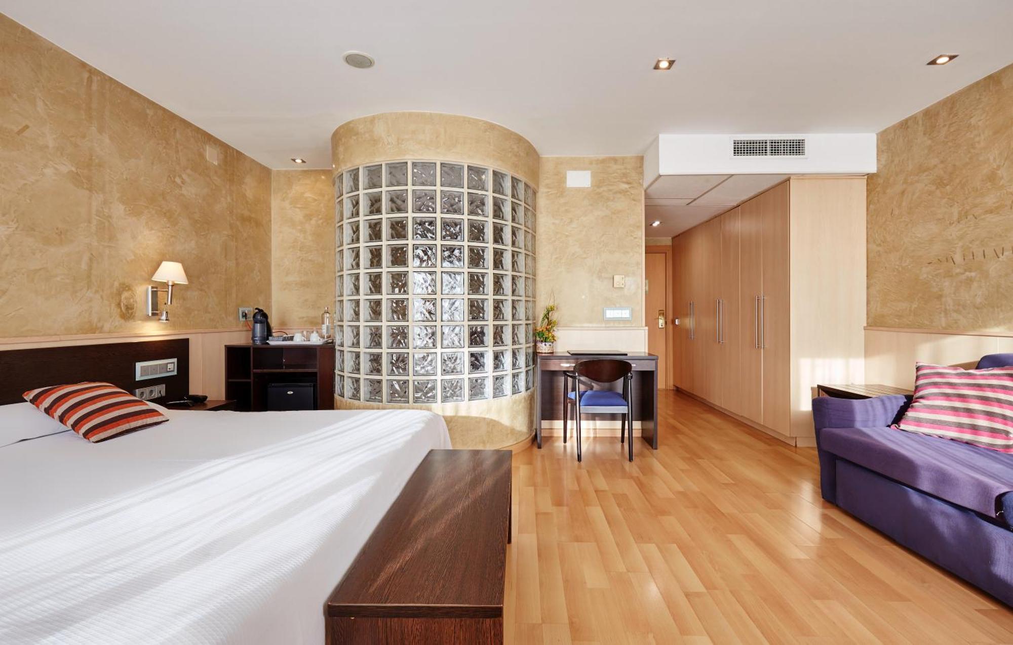 Suite with Whirlpool,1563269293:JPEG