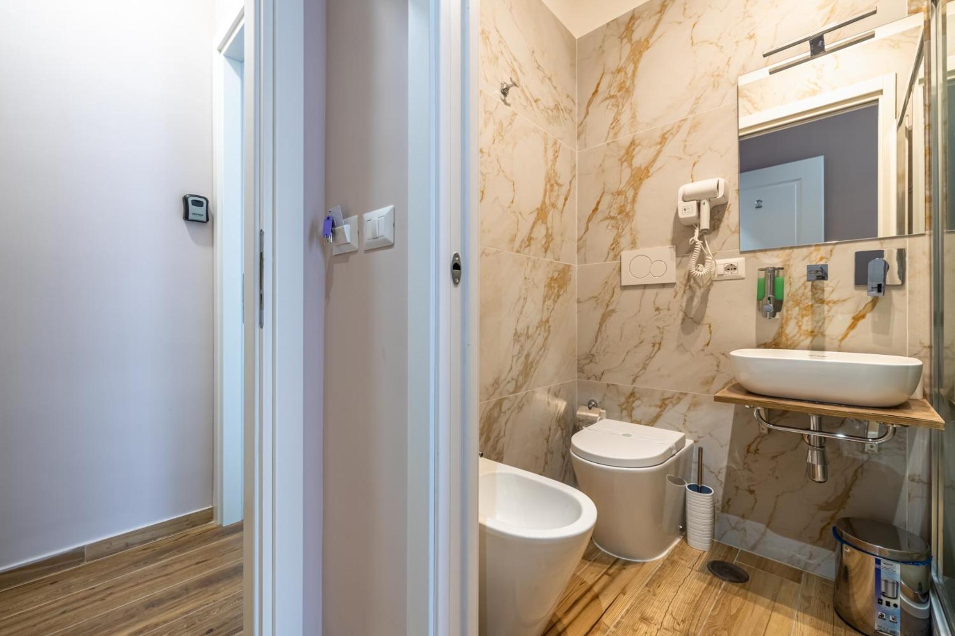 Double Room Private Bathroom