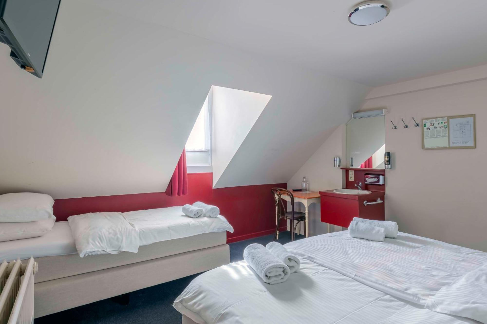Habitación Triple Básica con baño compartido - Ático