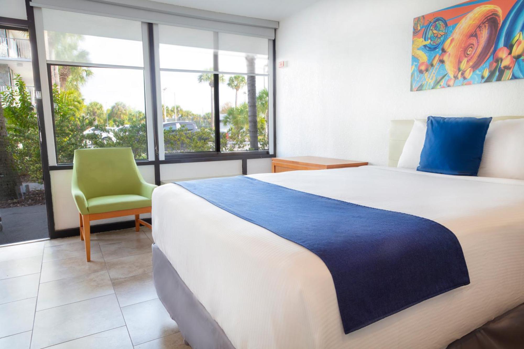 Junior Queen Suite with One Queen Bed,1679603116:JPEG