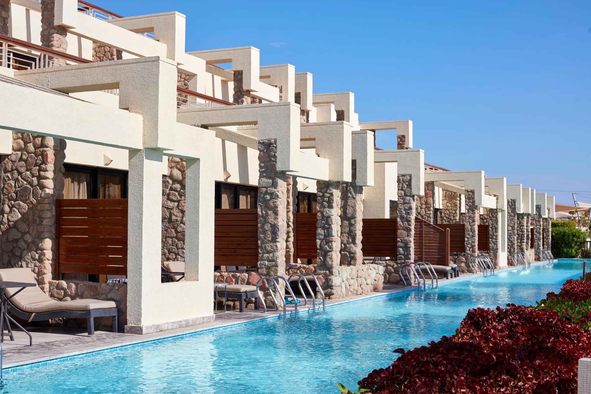 Swim-Up Room,1225685177:JPEG