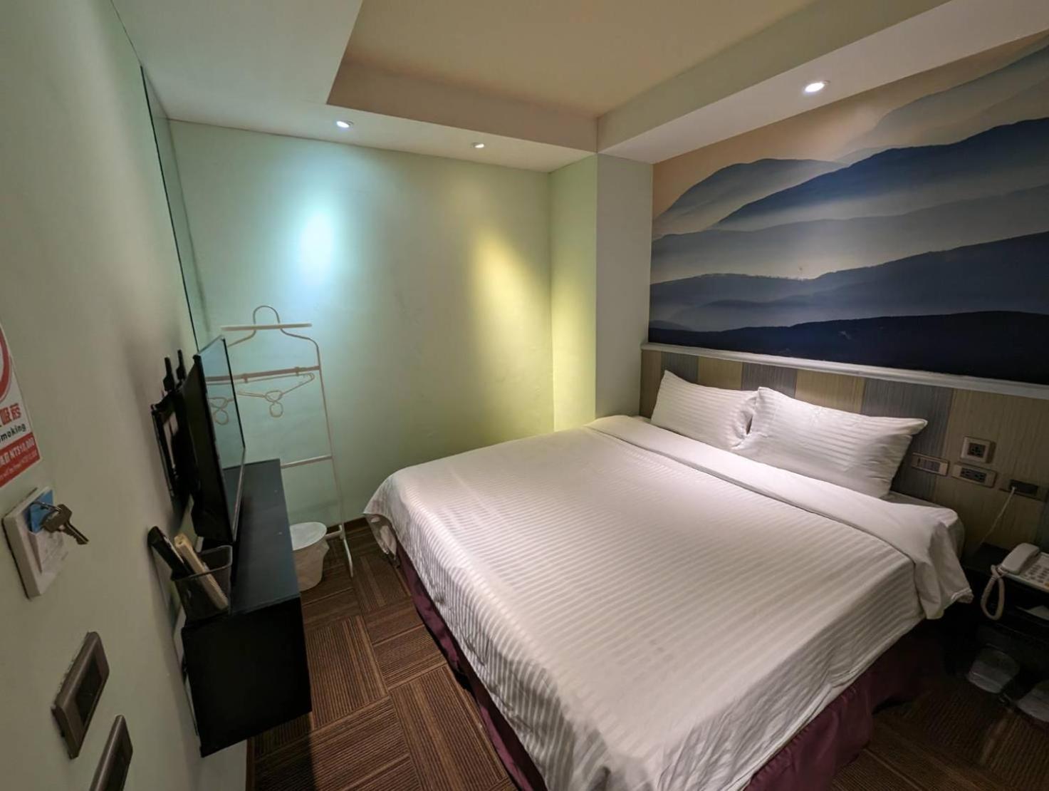Standard Double Room No Window
