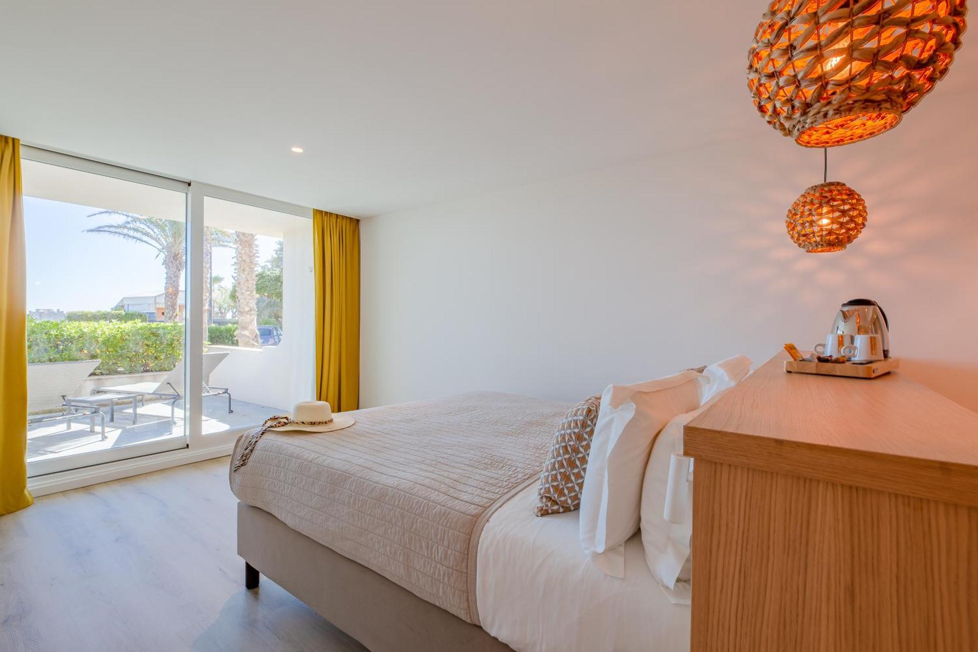 Superior double room with sea view and terrace - ground floor