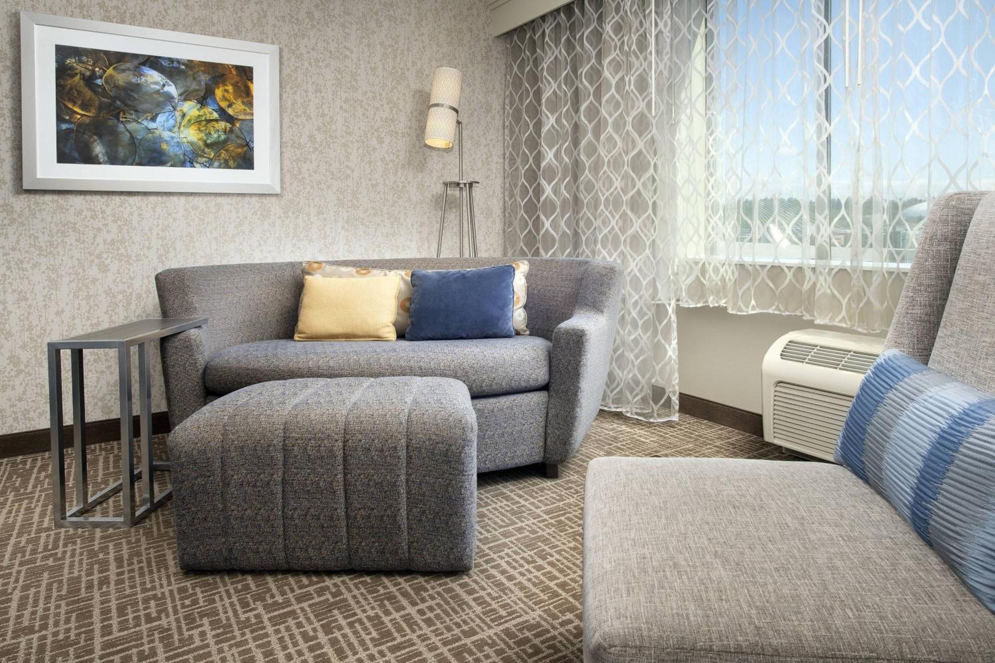 Large Queen Room  with Mountain View,1576722989:JPEG