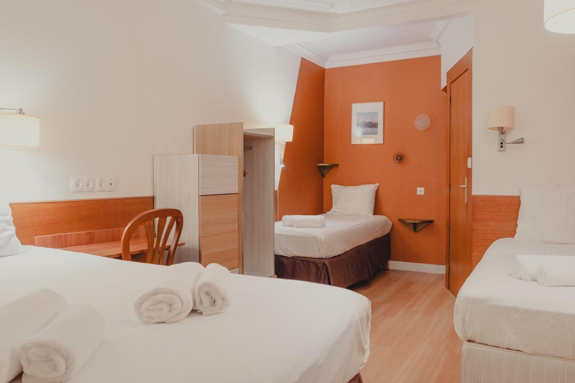 Quadruple Room private toilet Shared shower on the floor