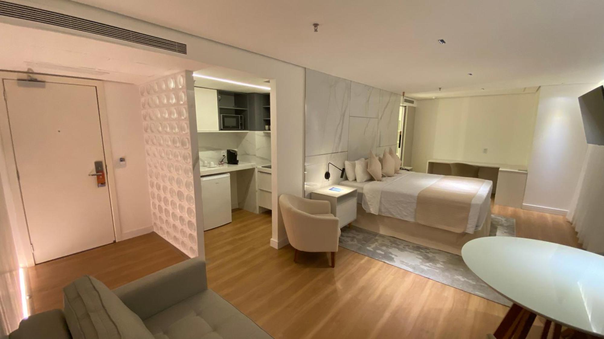 Executive Suite,1580217553:JPEG