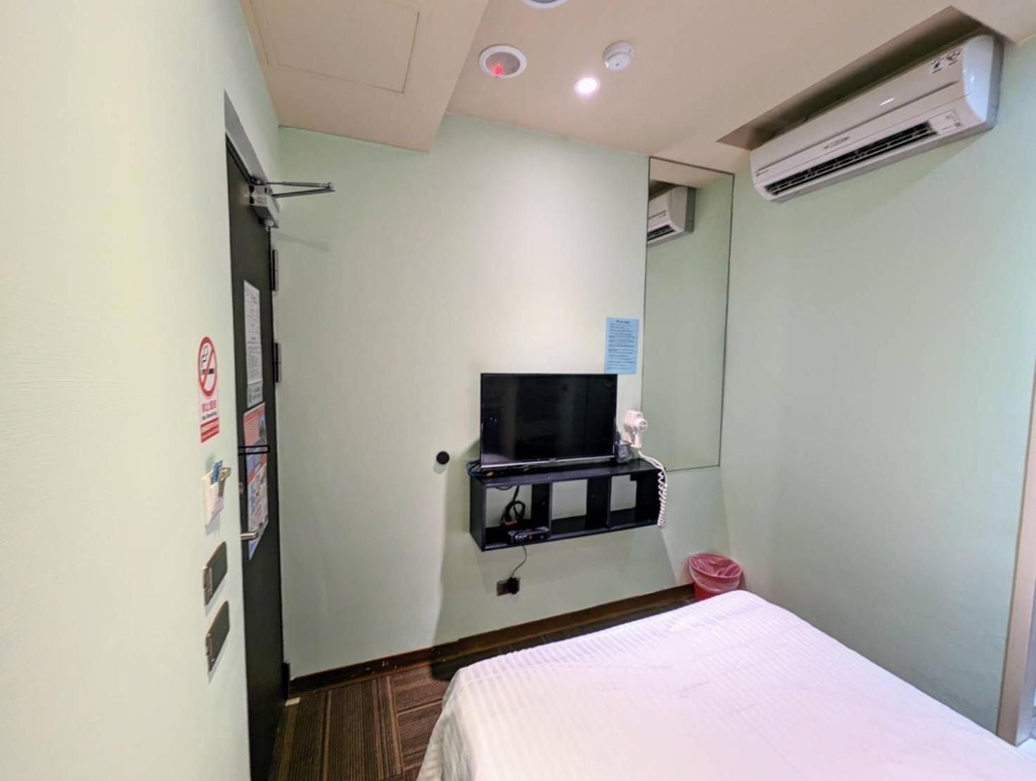Standard Single Room Shower