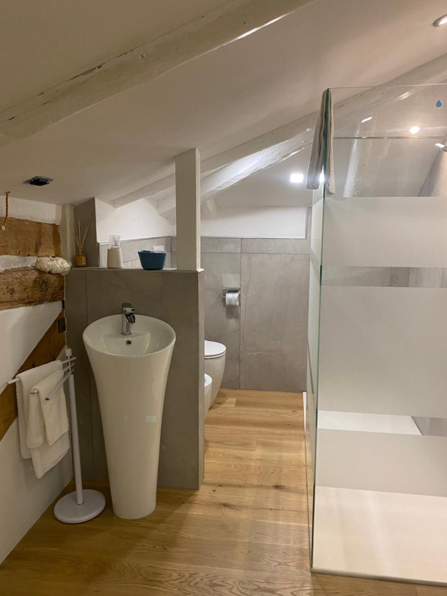 Single Room Private Bathroom