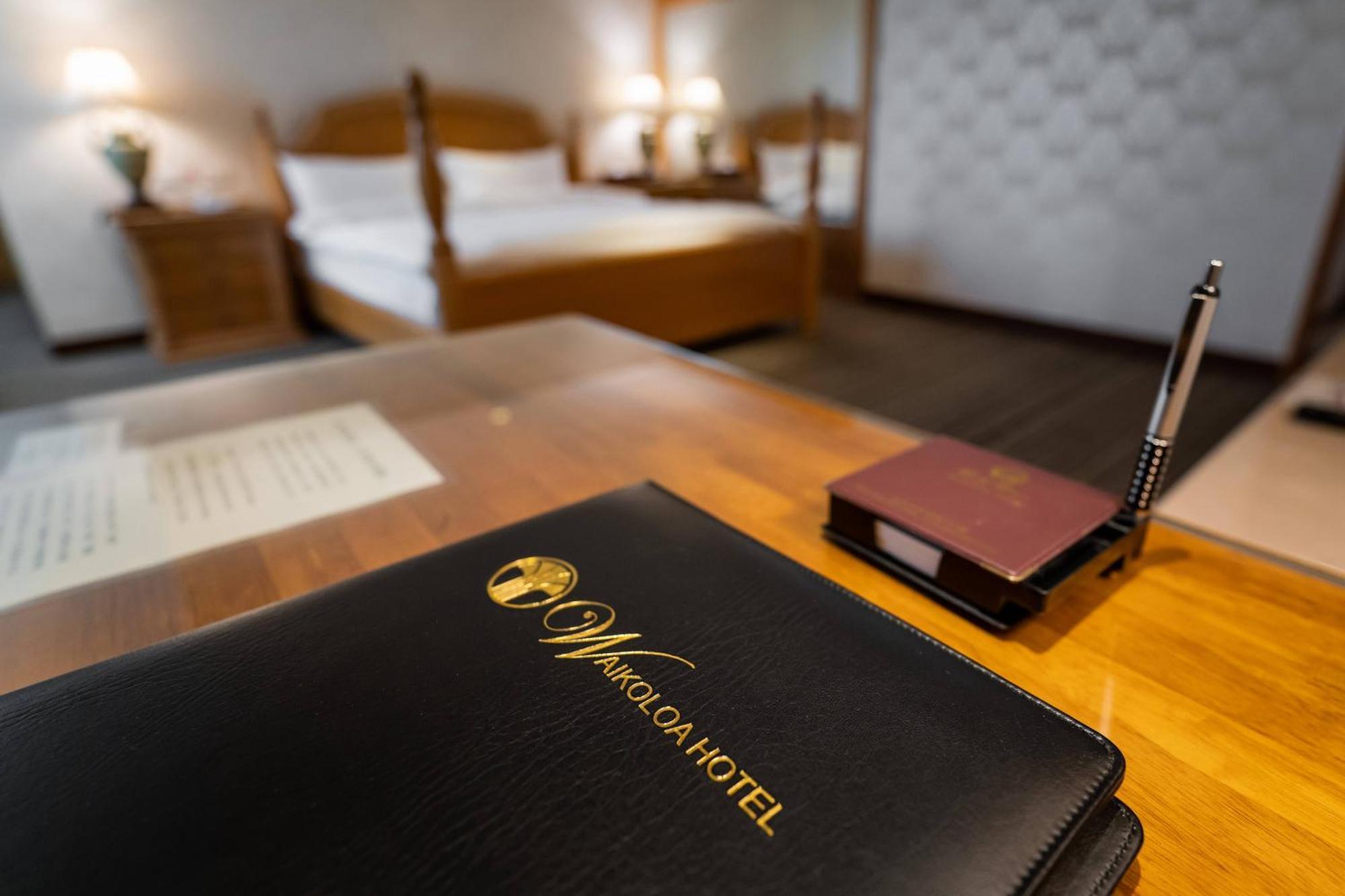 Honeymoon Suite,1588155228:JPEG