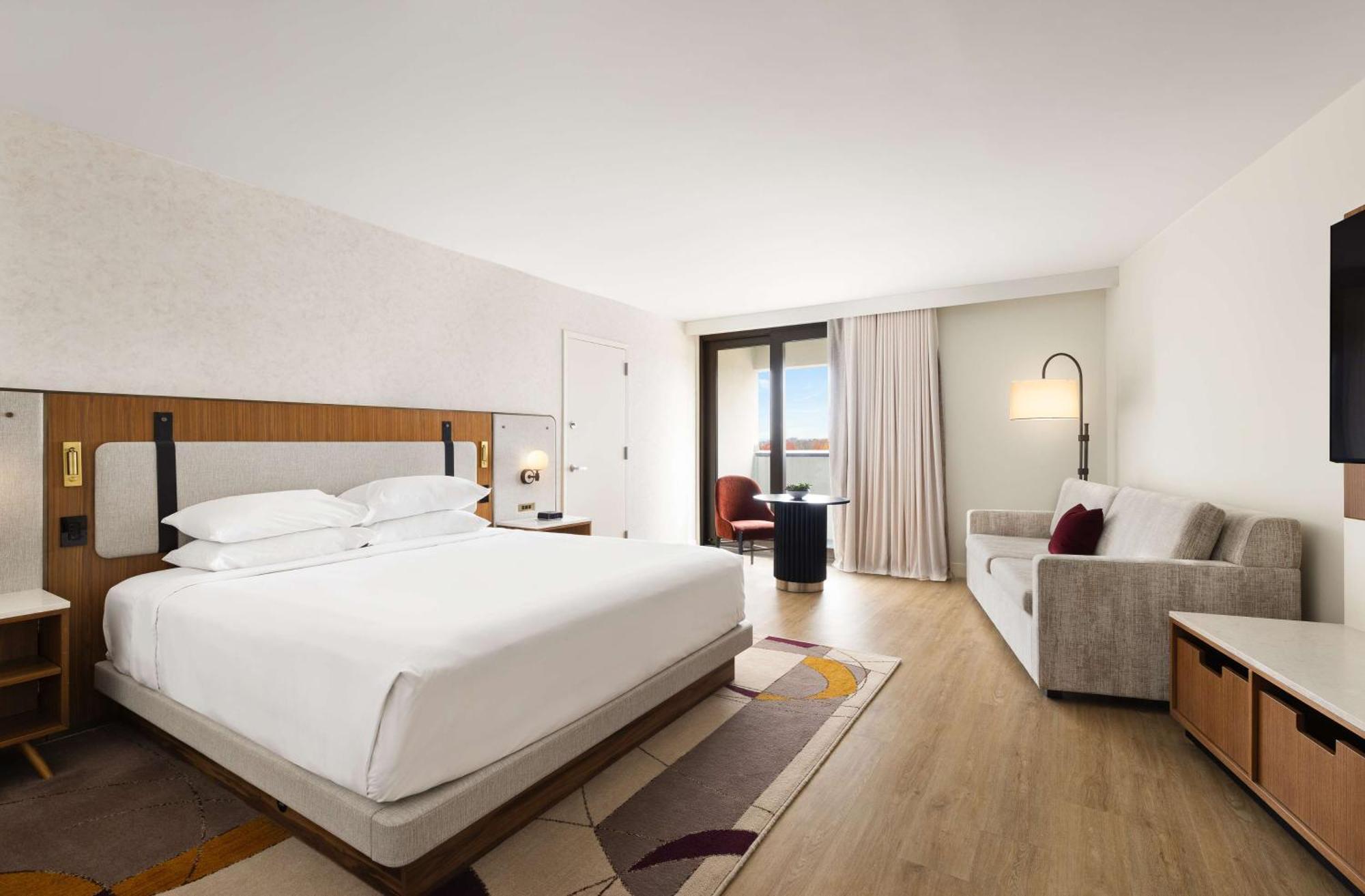 Deluxe King Room