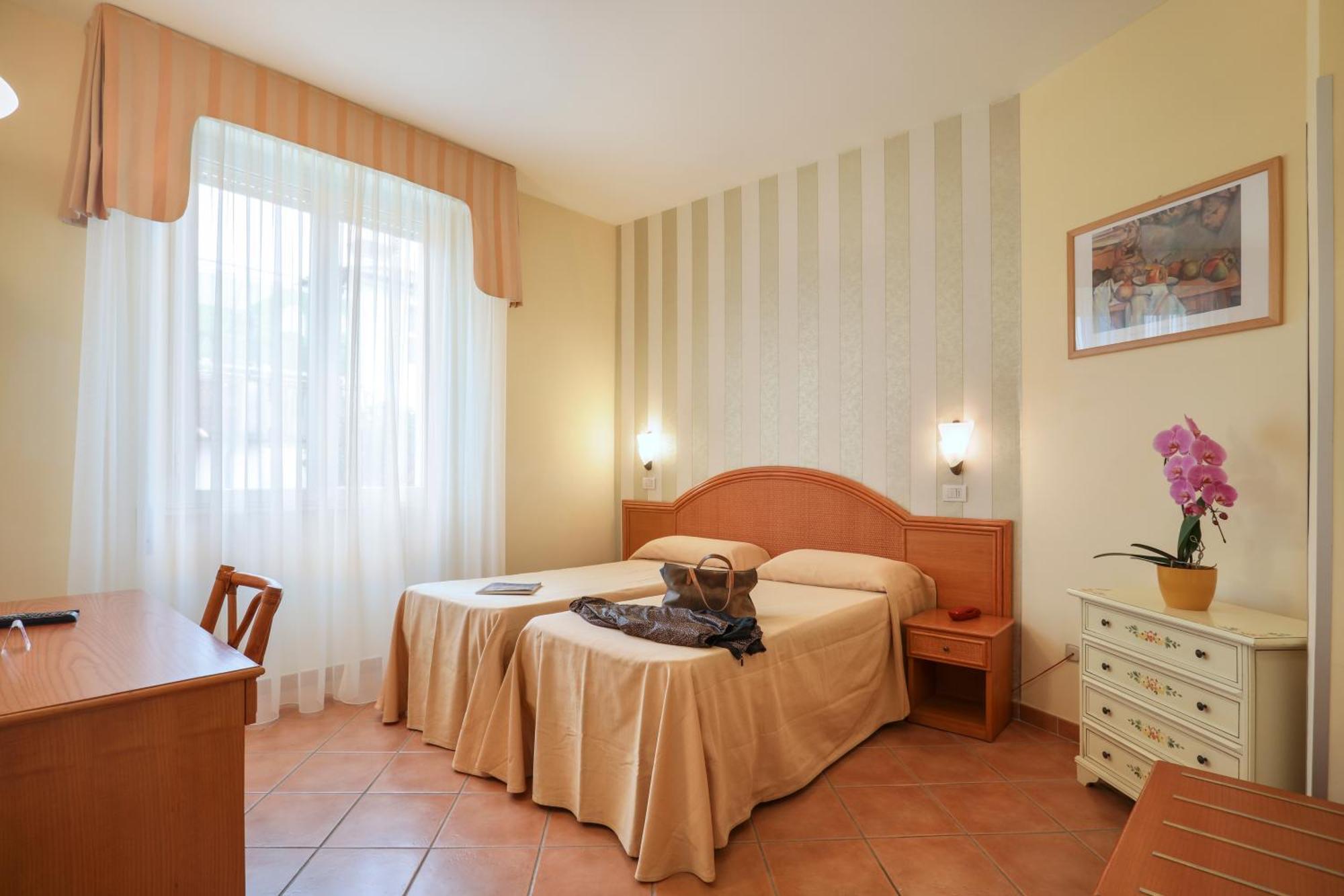 Double or Twin Room,1586826407:JPEG