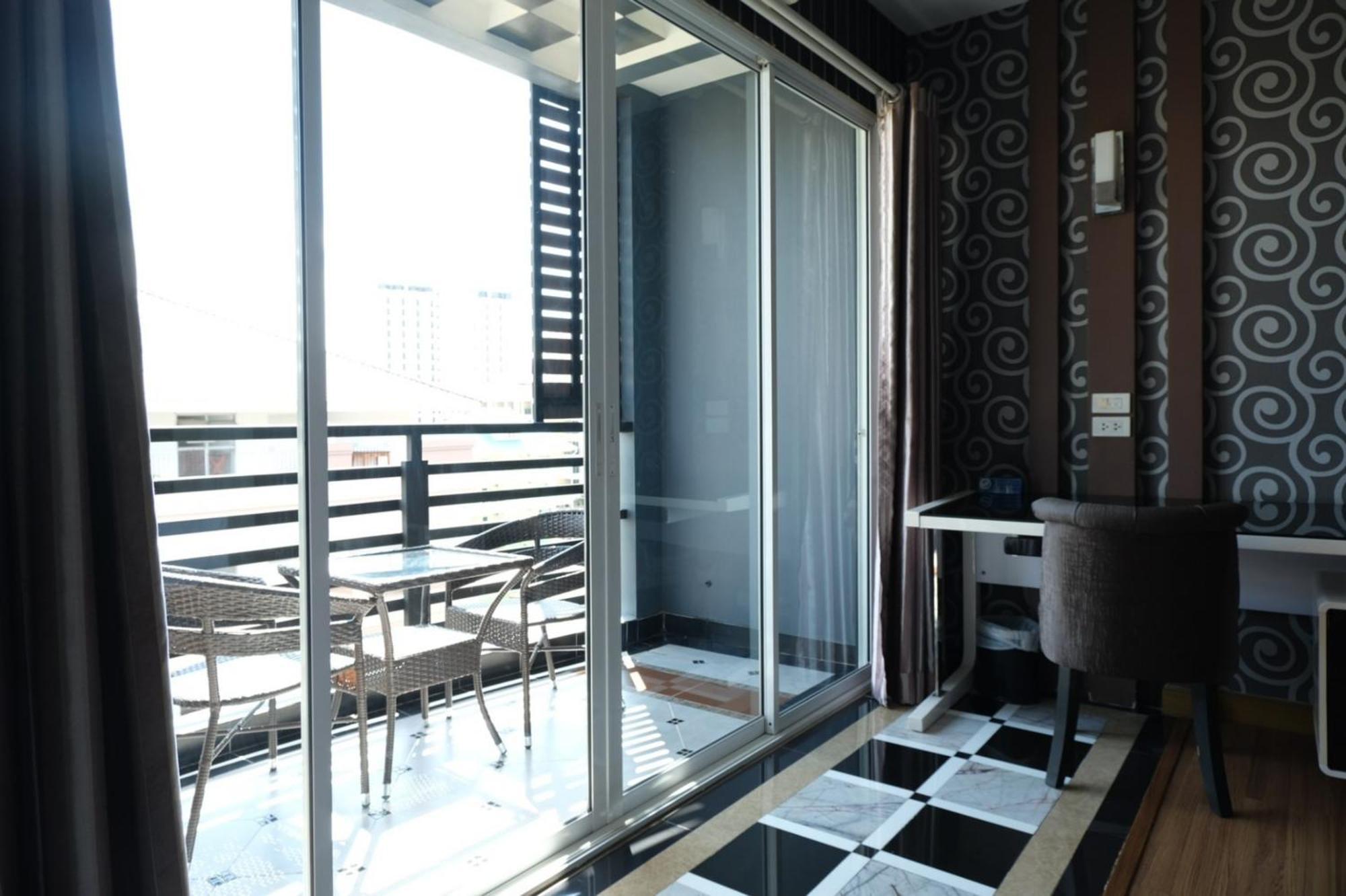 Deluxe Suite