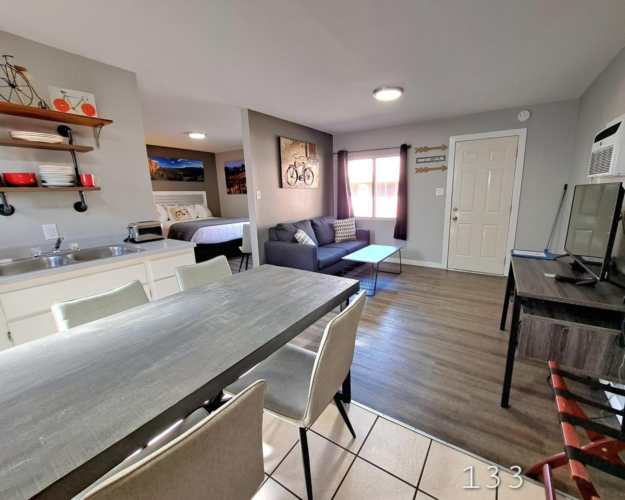 Standard Double Suite
