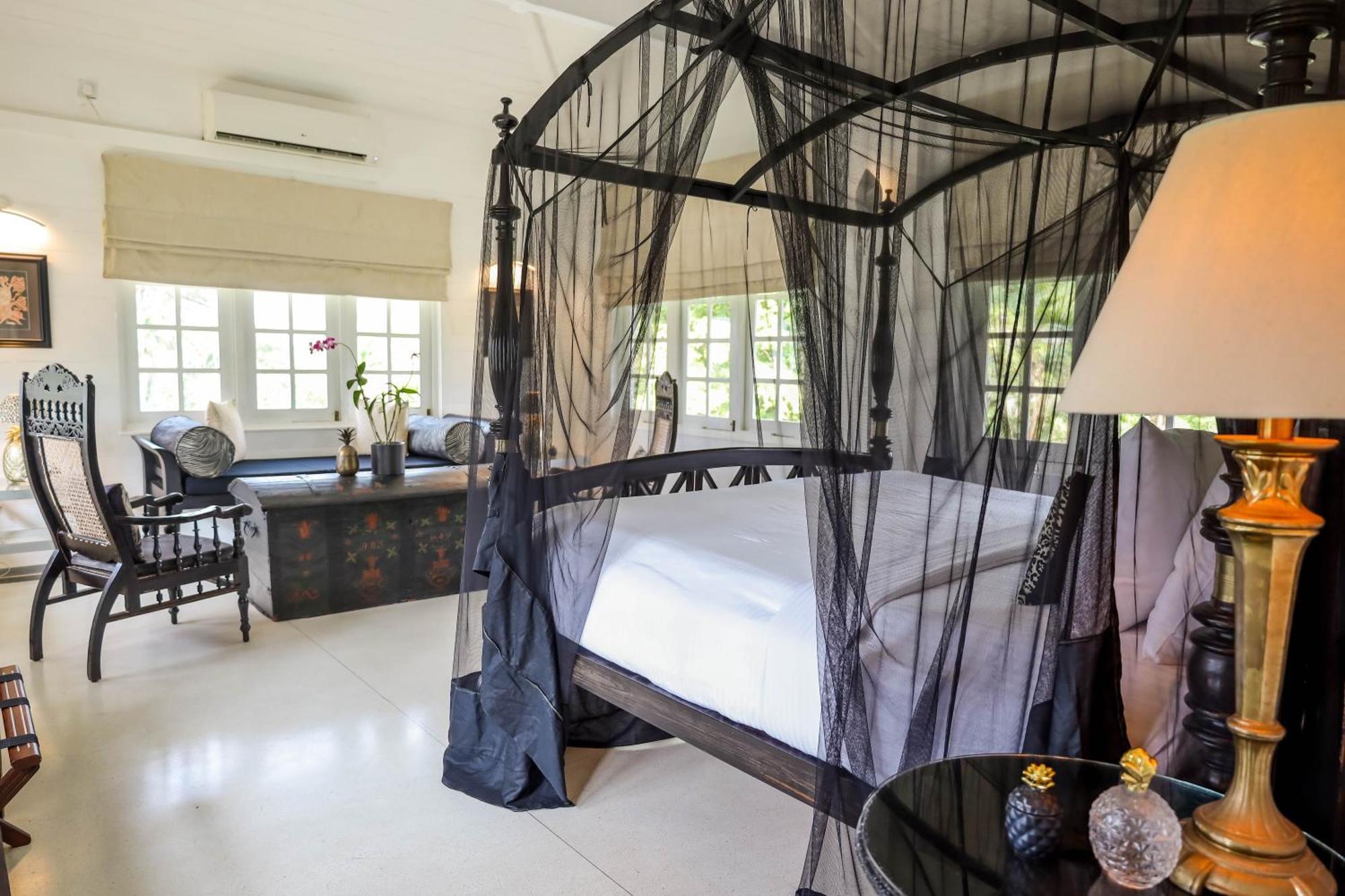 Deluxe Double Room Shower