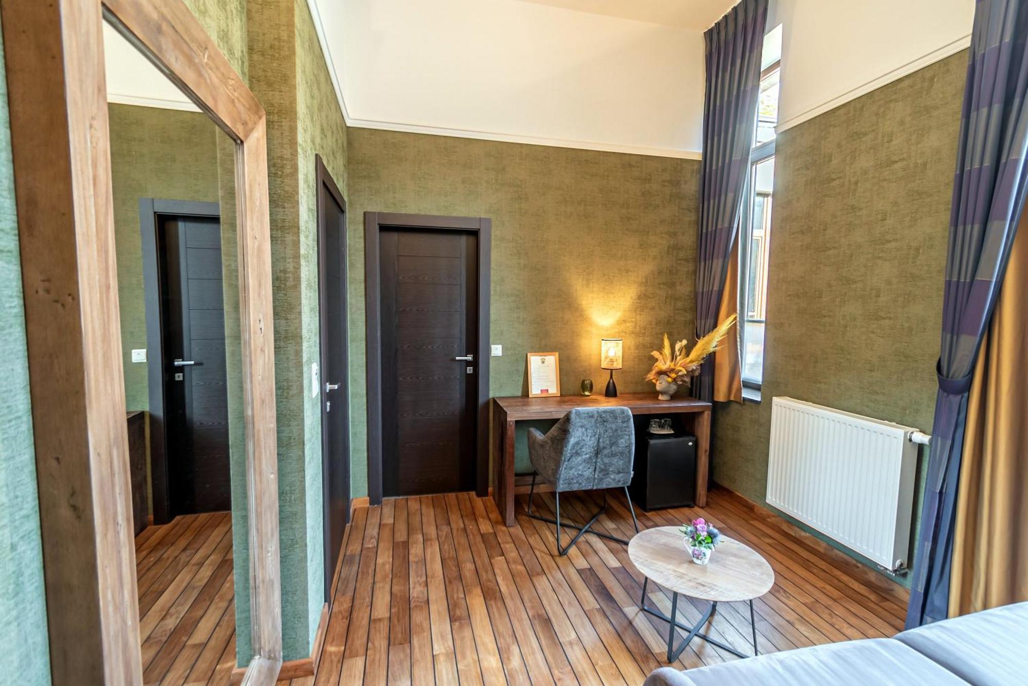 Modern Suite