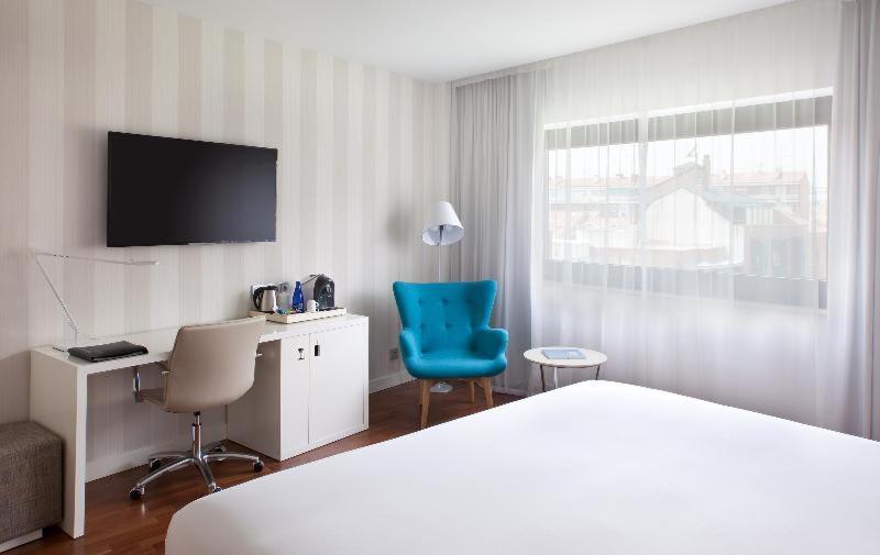 Quarto Familiar Comunicante com Cama Extra (3 Adultos + 2 Crianças)