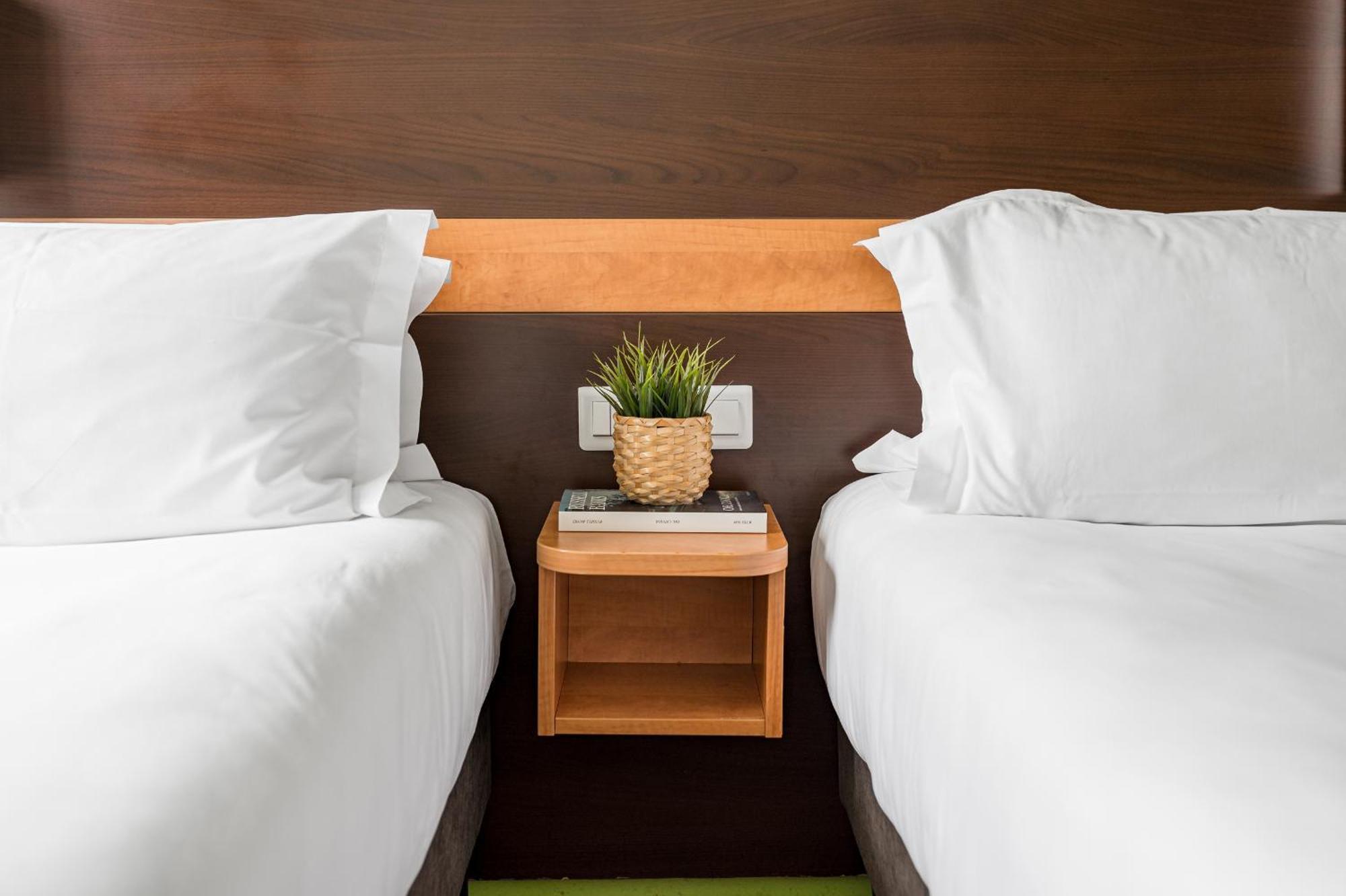 Standard Twin Room,1590337888:JPEG