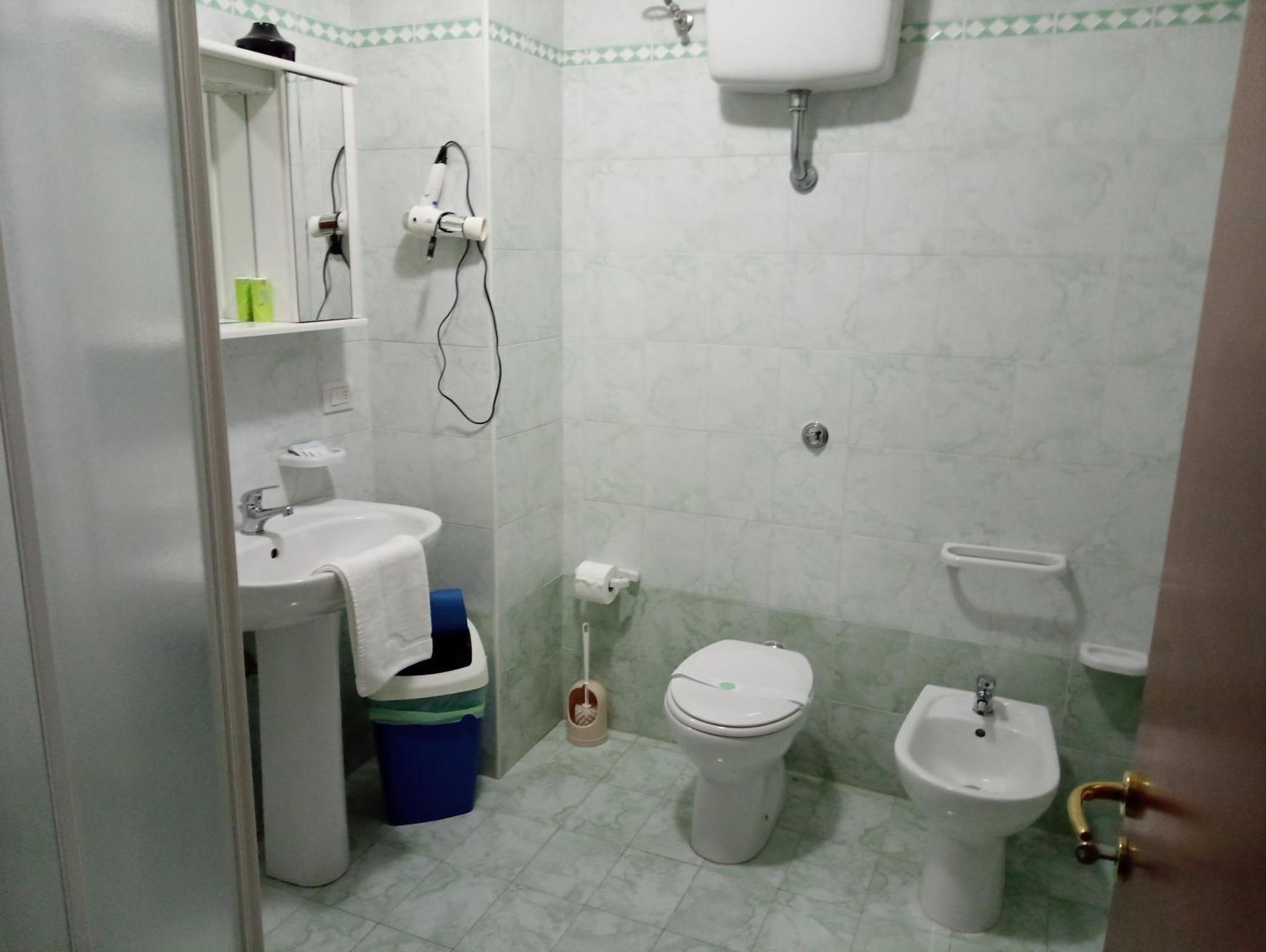 Quadruple Room Shower