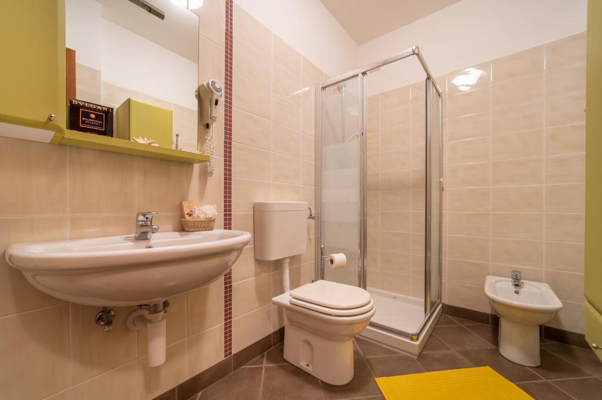 2 Bedroom Apartment 2 bathrooms