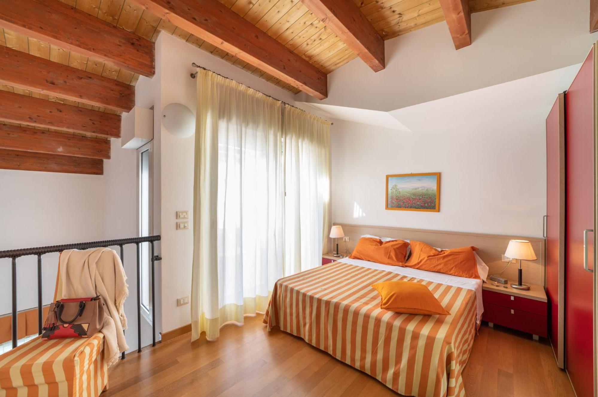 2 Bedroom Apartment 2 bathrooms
