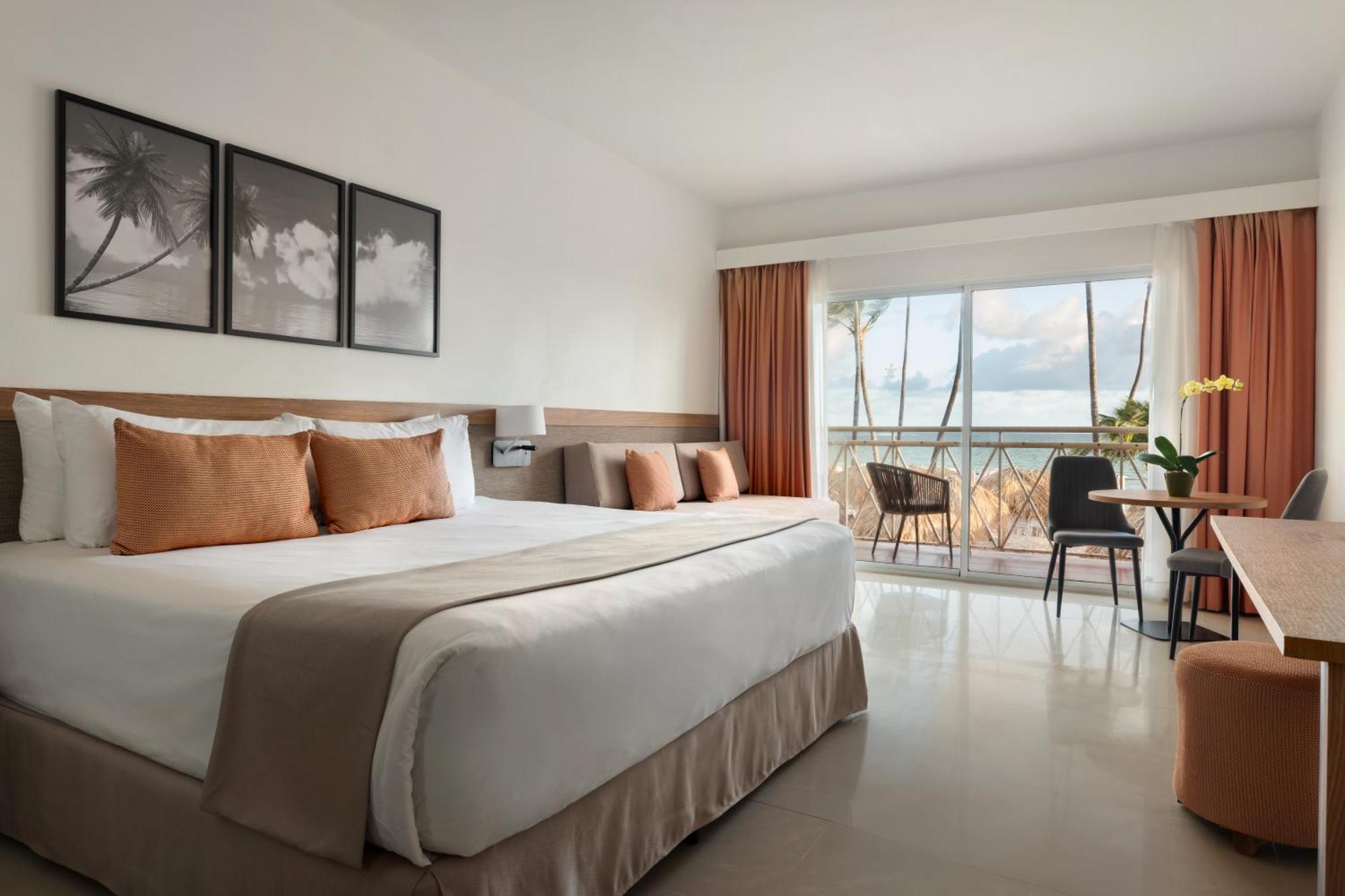 Sun Club Junior Suite Ocean Front King