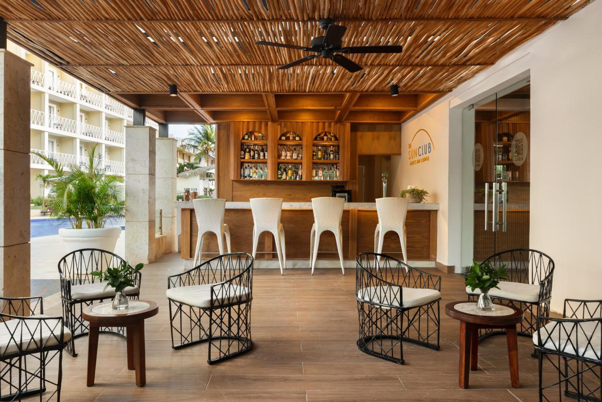 Sun Club Premium Suite Ocean Front King