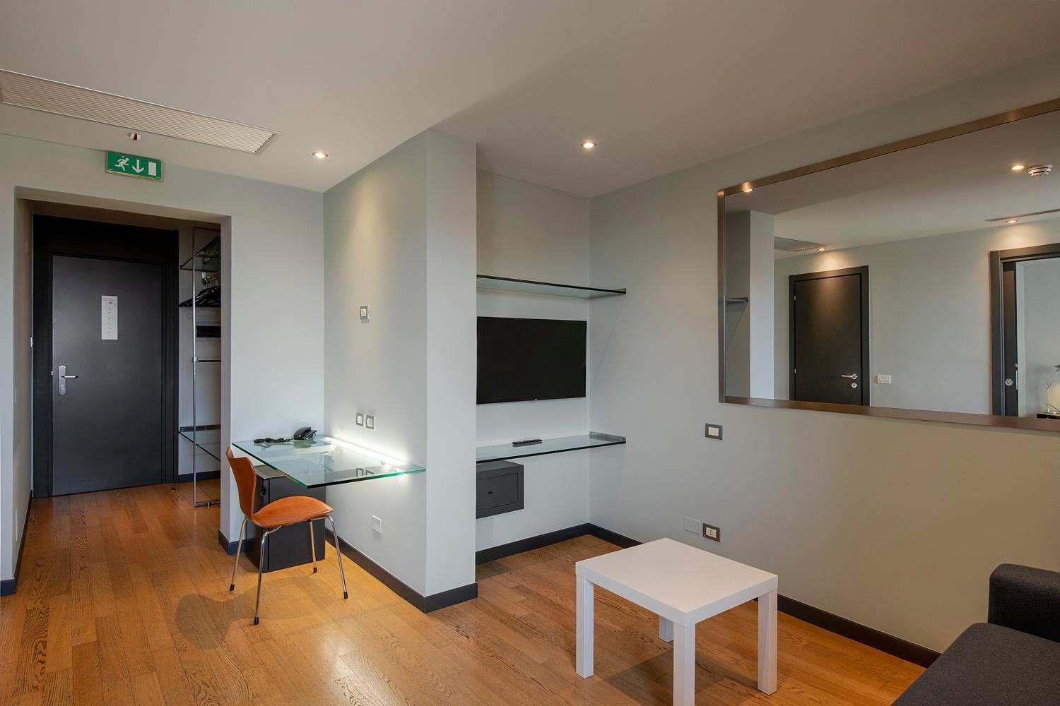 Junior Suite,1592044516:JPEG