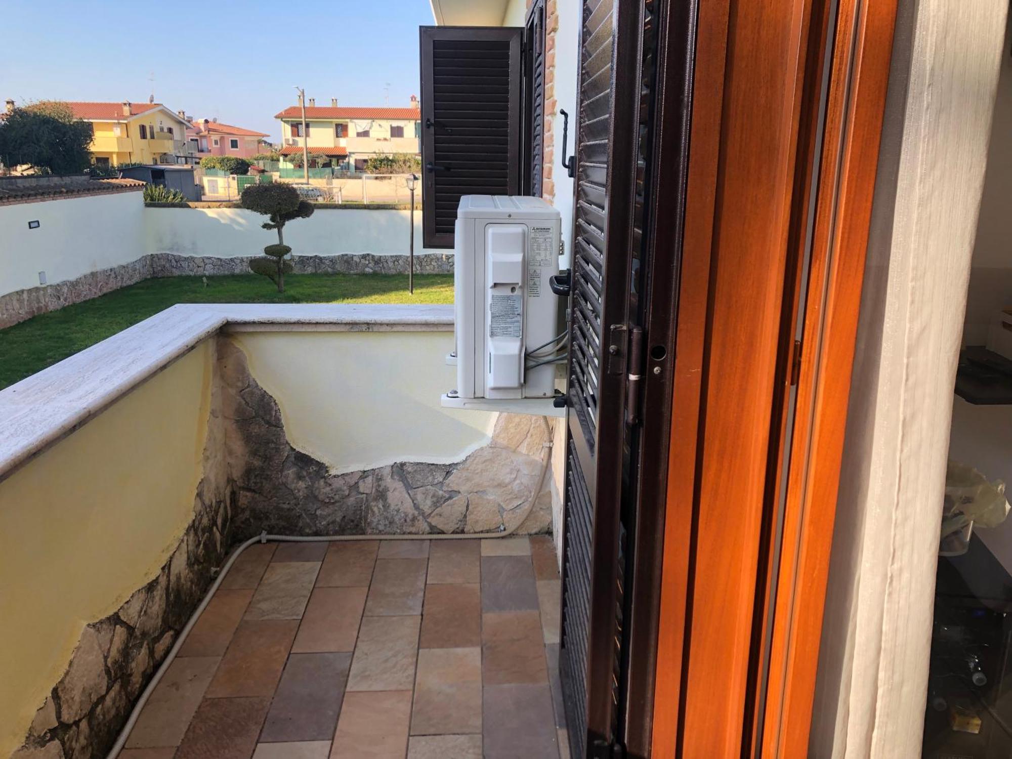 Camera matrimoniale con bagno esterno uso esclusivo vista giardino