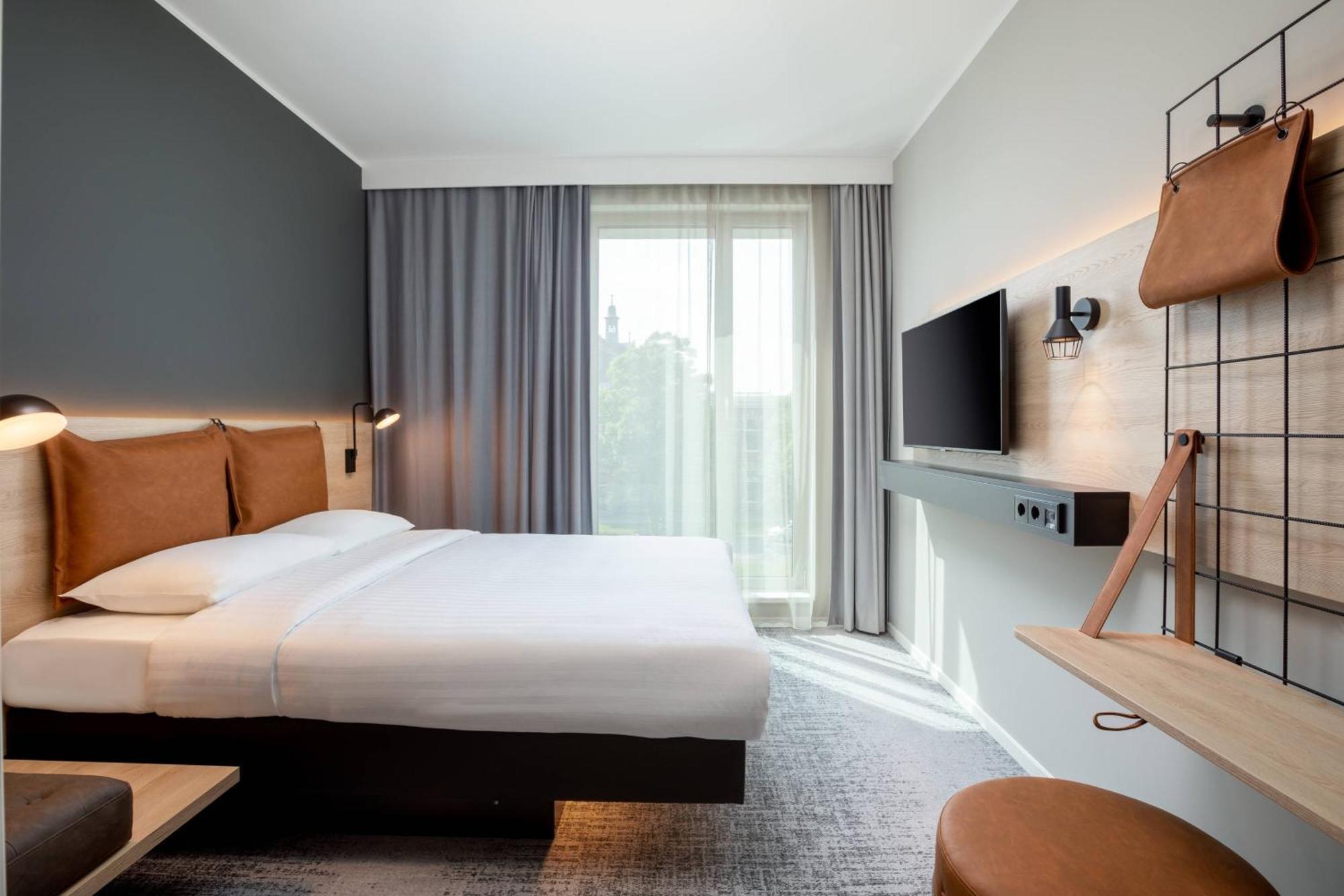 Moxy Queen Room,1593009966:JPEG