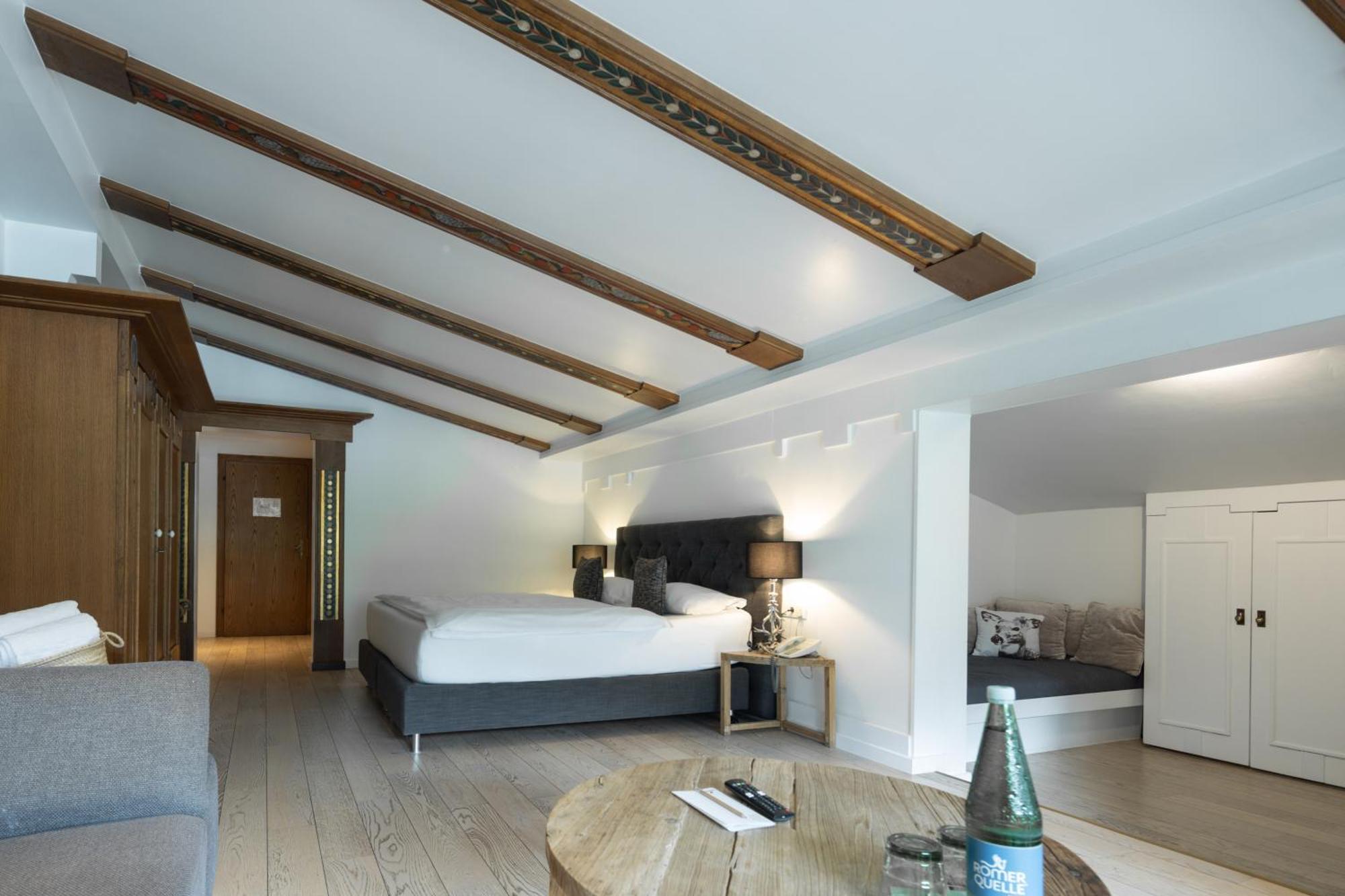 Hahnenkamm Double Room Balcony