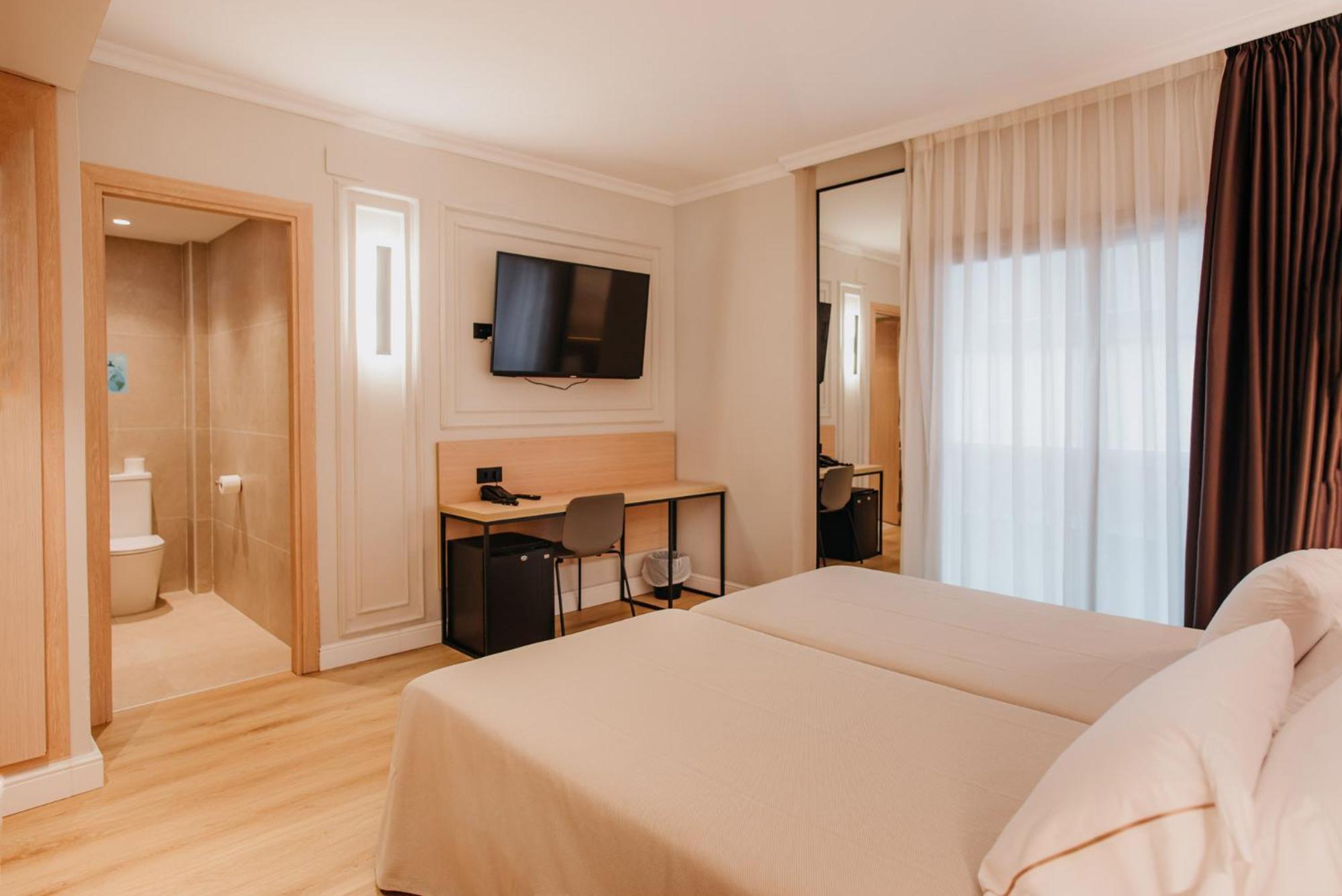 Standard Twin Room,1596009097:JPEG