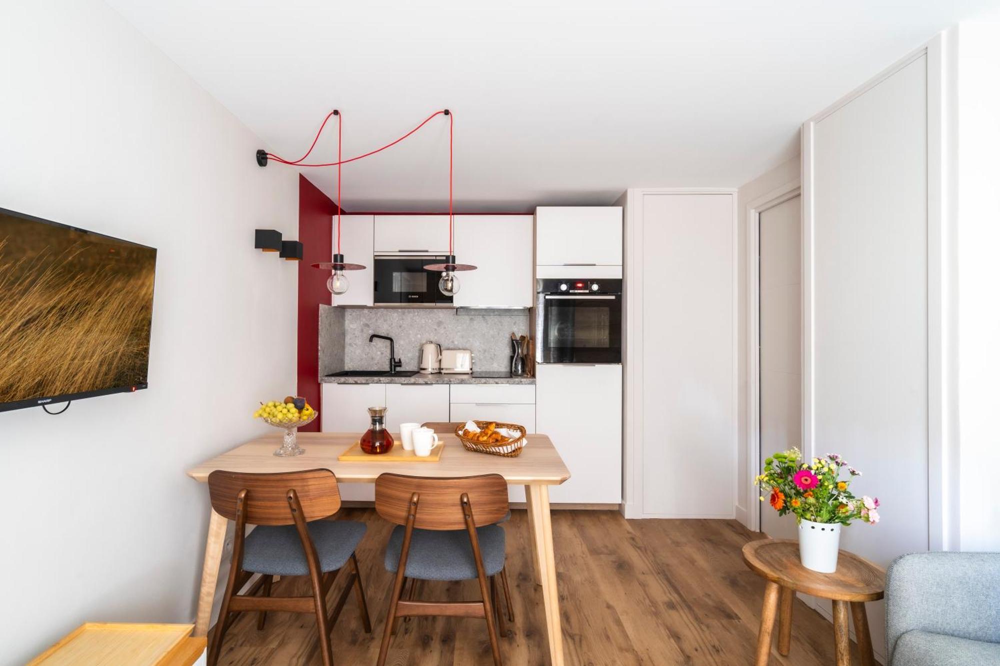Apartment with Balcony,1597733225:JPEG