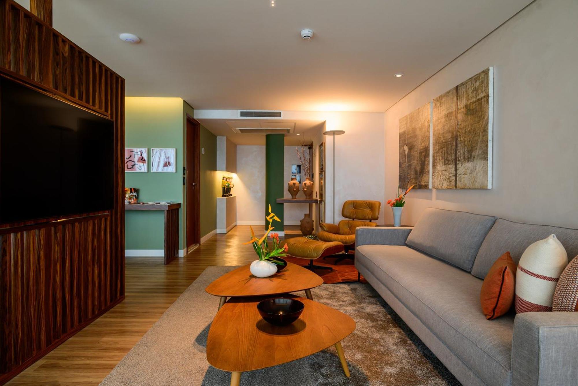 Executive Suite,1598395879:JPEG