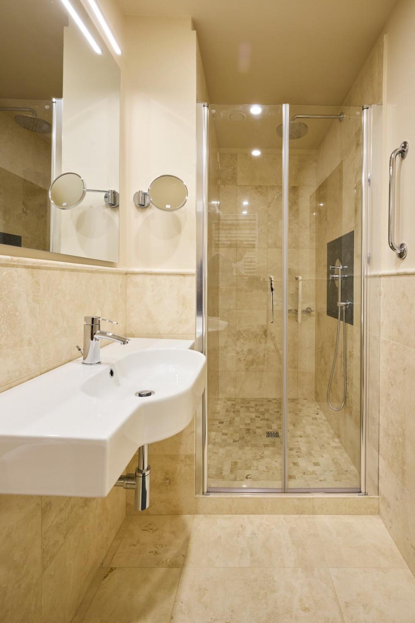 Standard Single Room Dependence