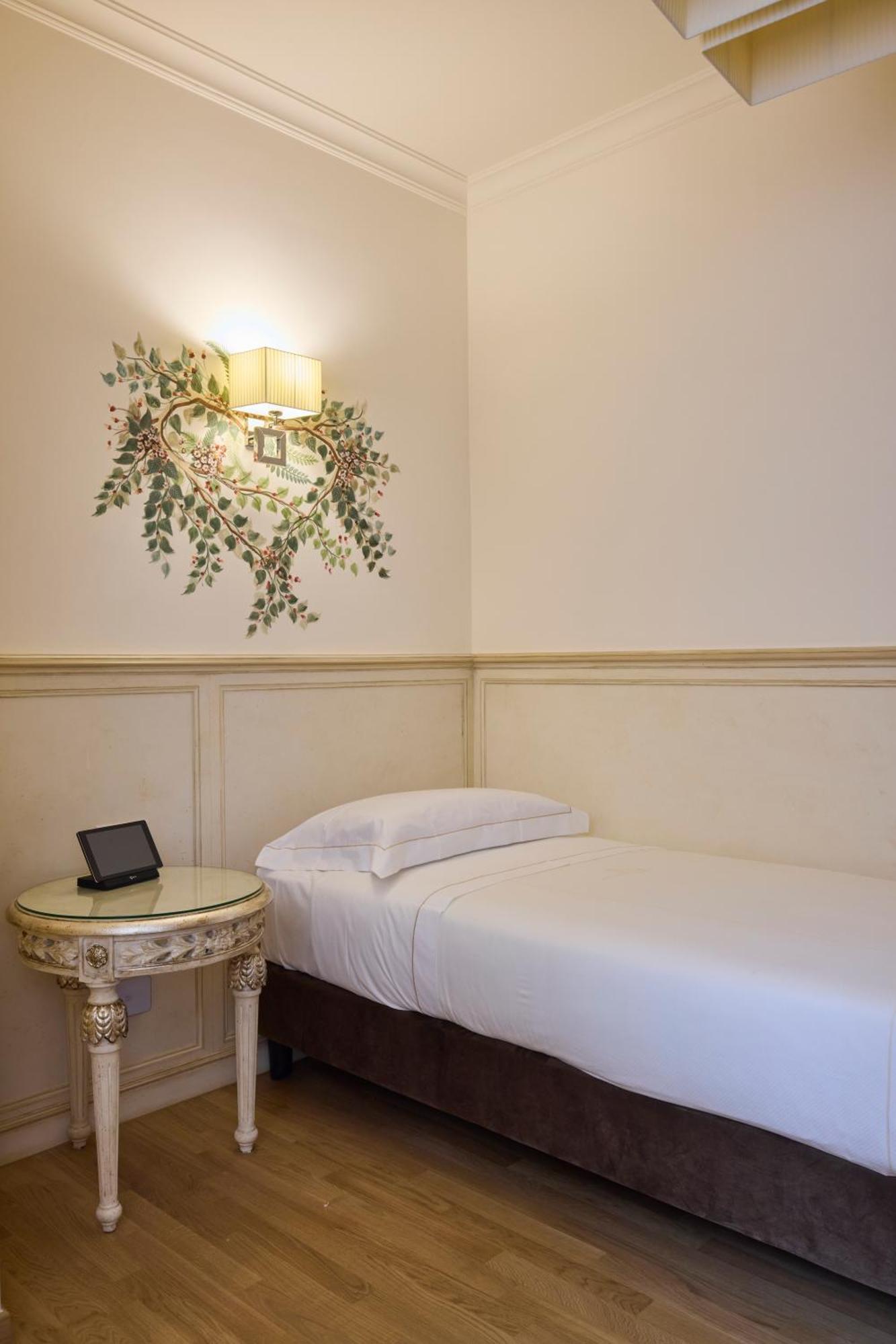 Standard Single Room Dependence