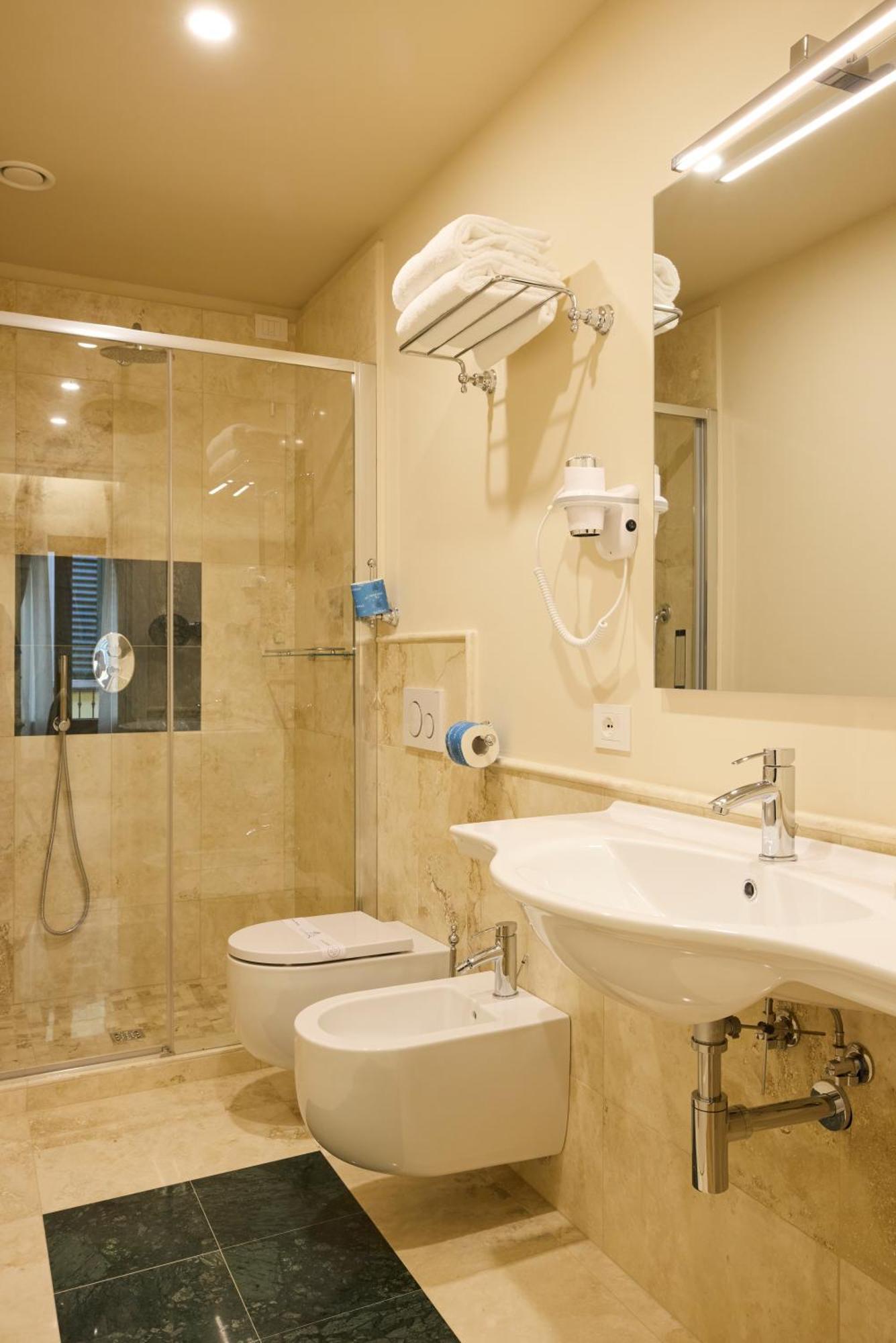 Standard Double or Twin Room Dependence