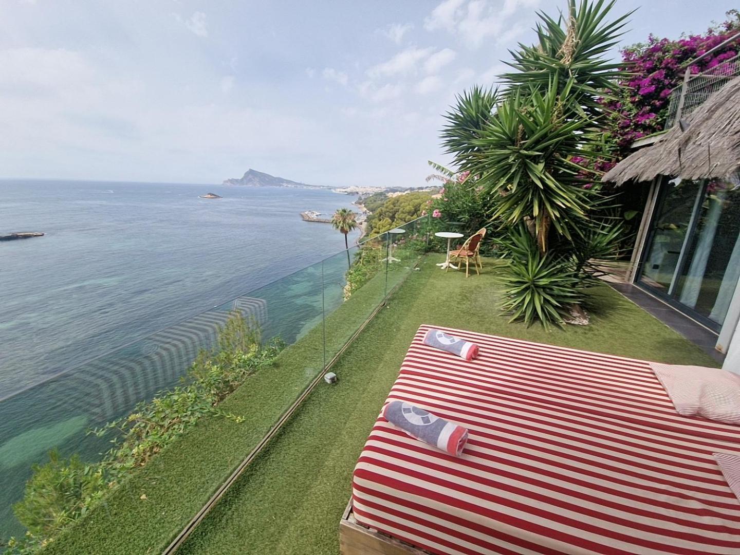 One-Bedroom Apartment with Sea View and Terrace,1600176665:JPEG