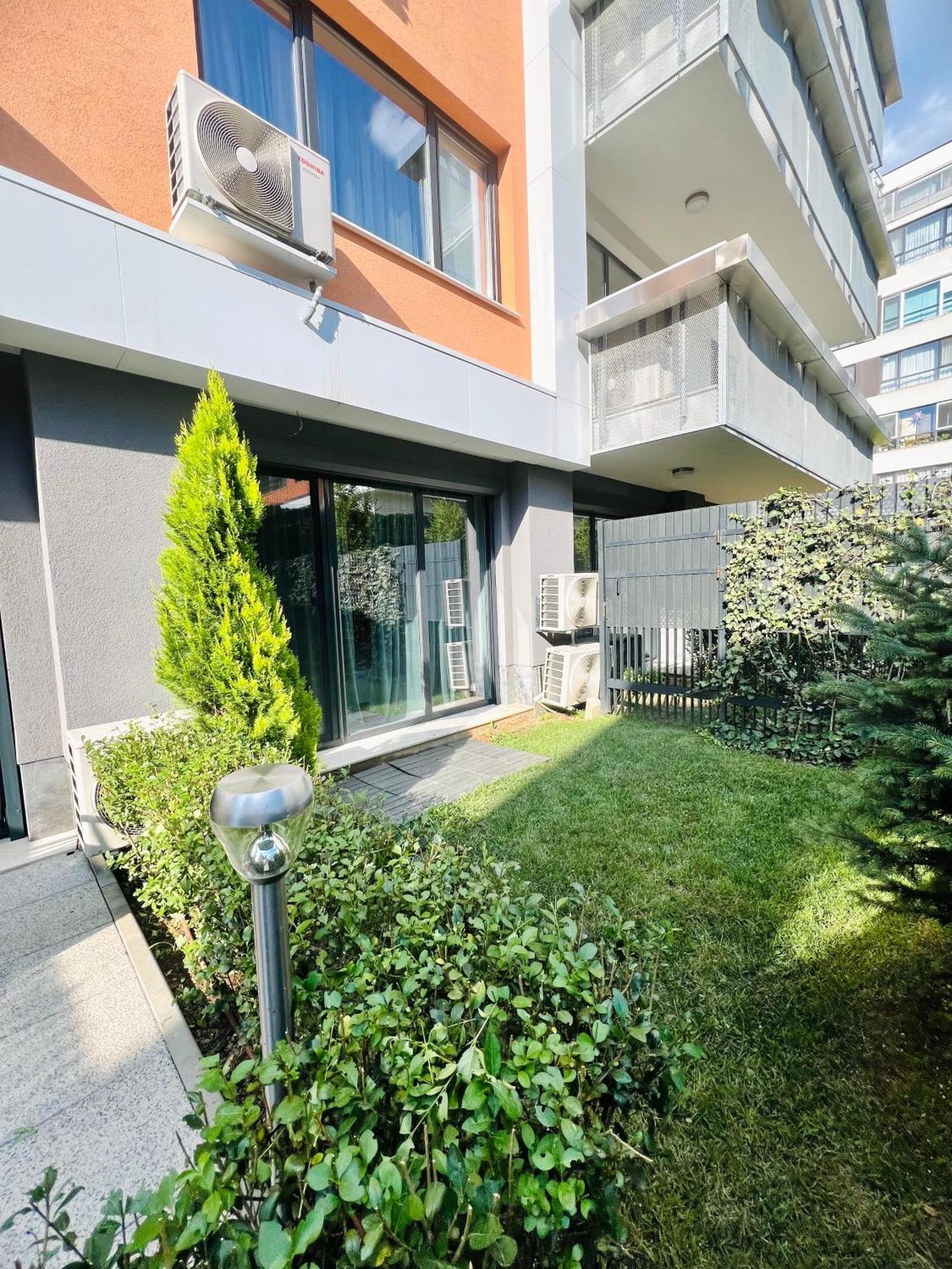 One-Bedroom Apartment Garden