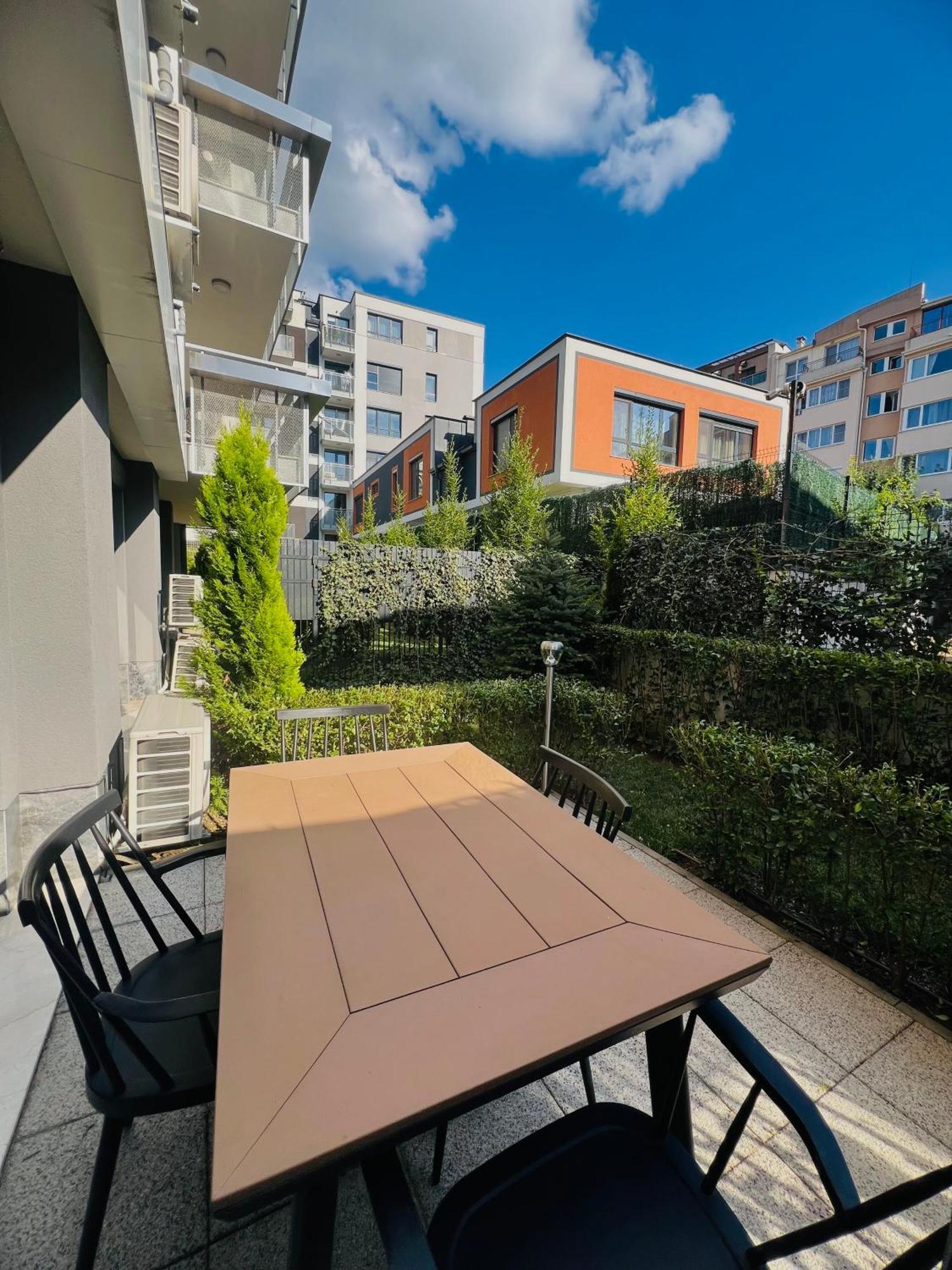One-Bedroom Apartment Garden