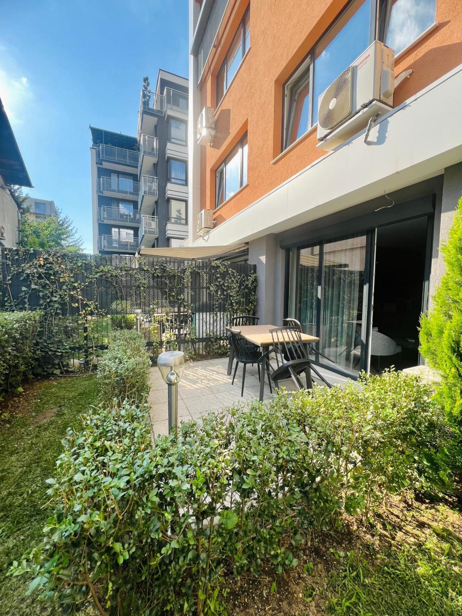One-Bedroom Apartment Garden