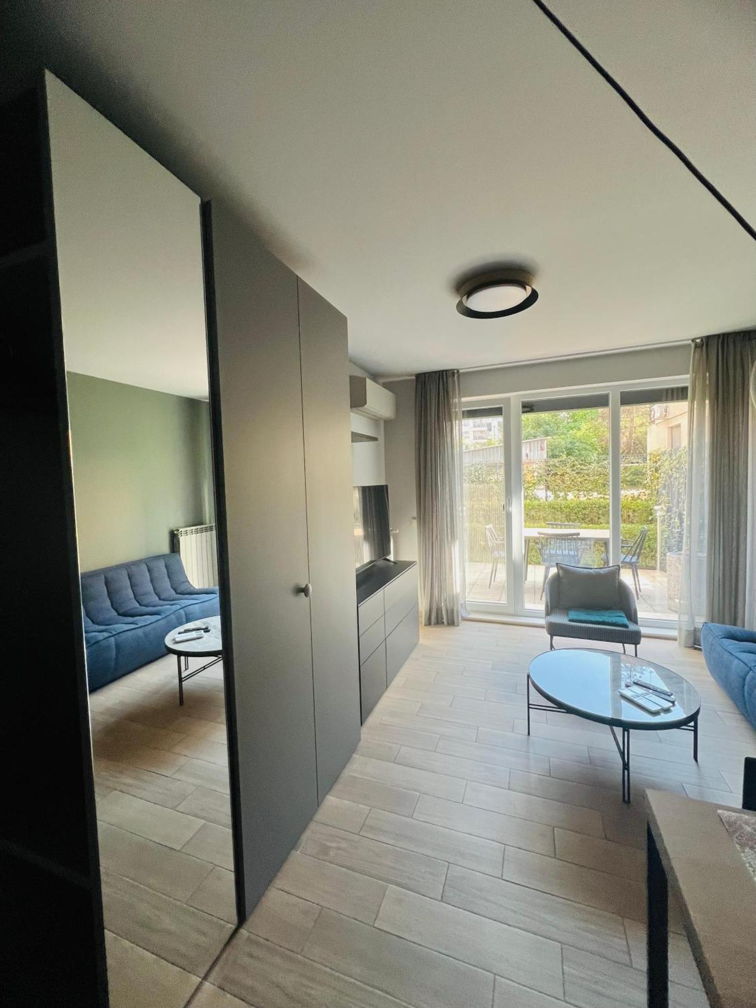 One-Bedroom Apartment Garden