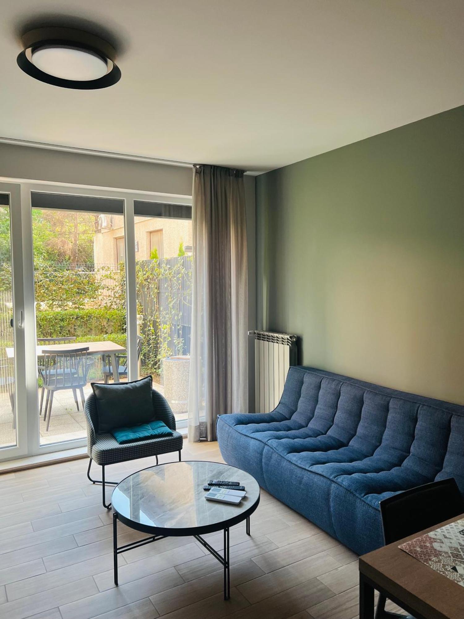 One-Bedroom Apartment Garden