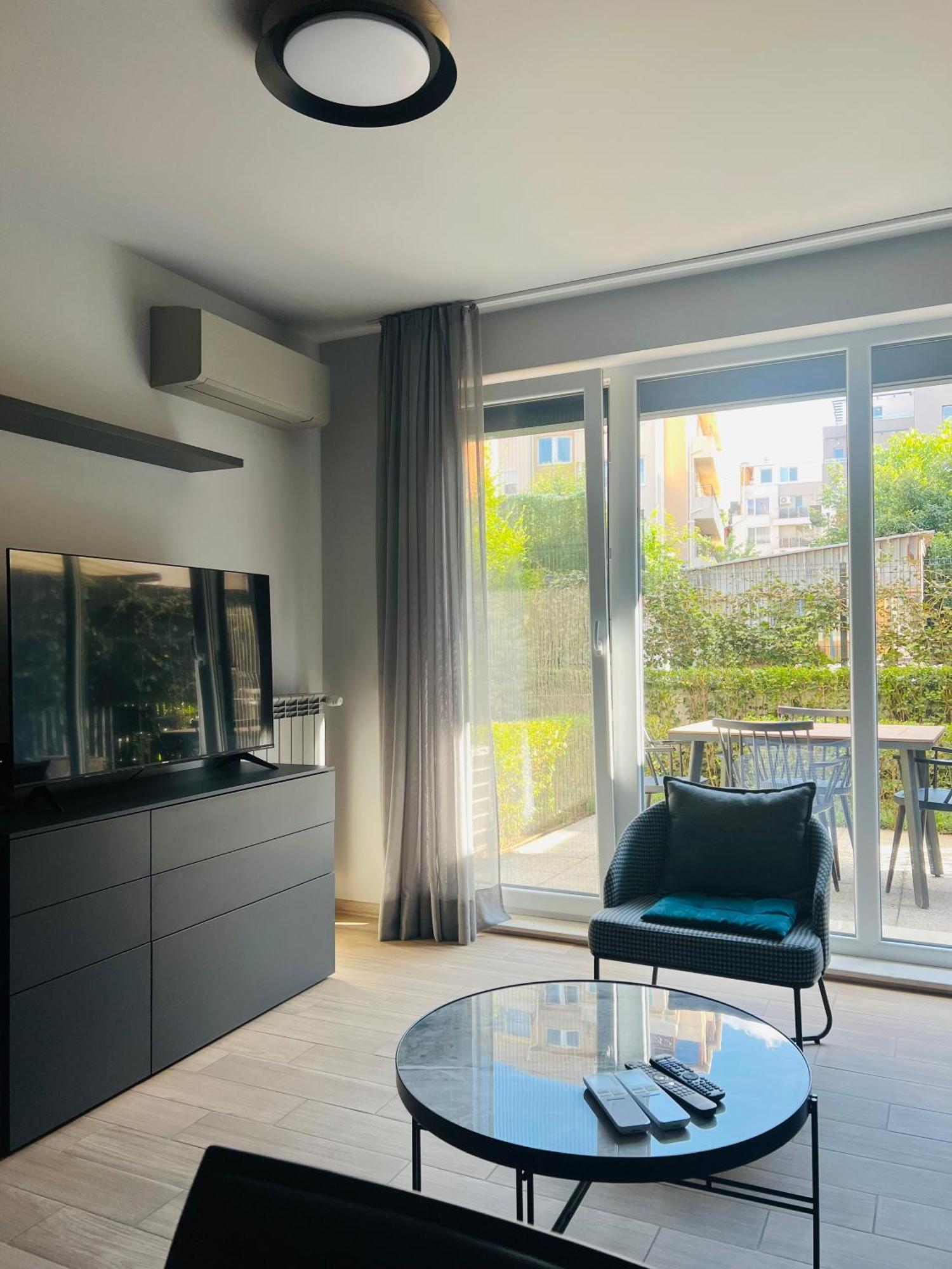 One-Bedroom Apartment Garden