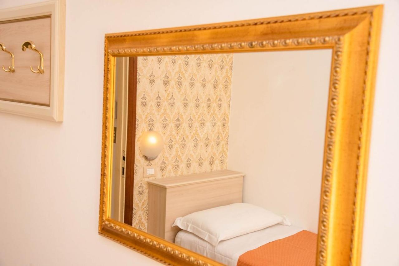 Twin Room,1601822948:JPEG