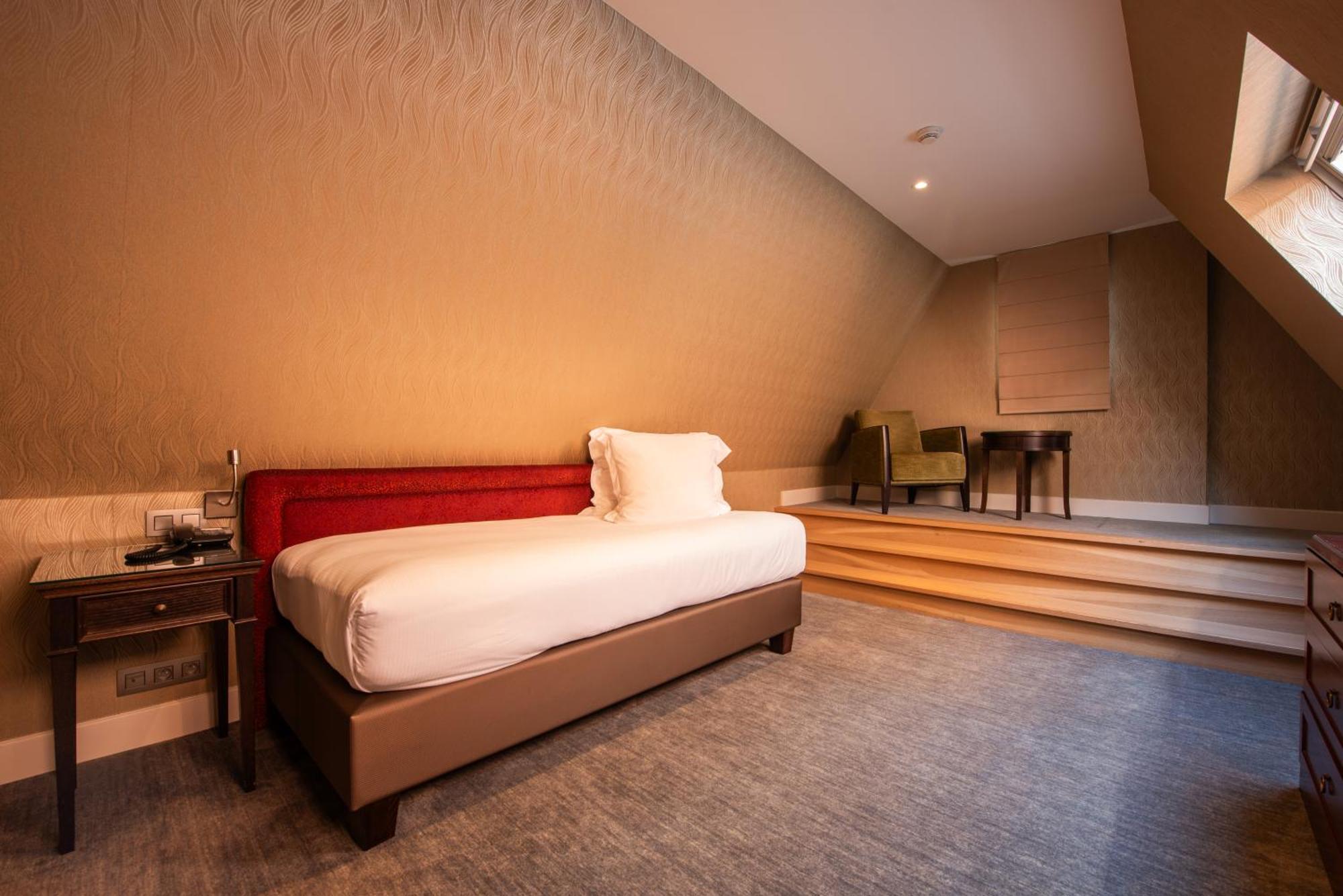 Duplex Triple Room