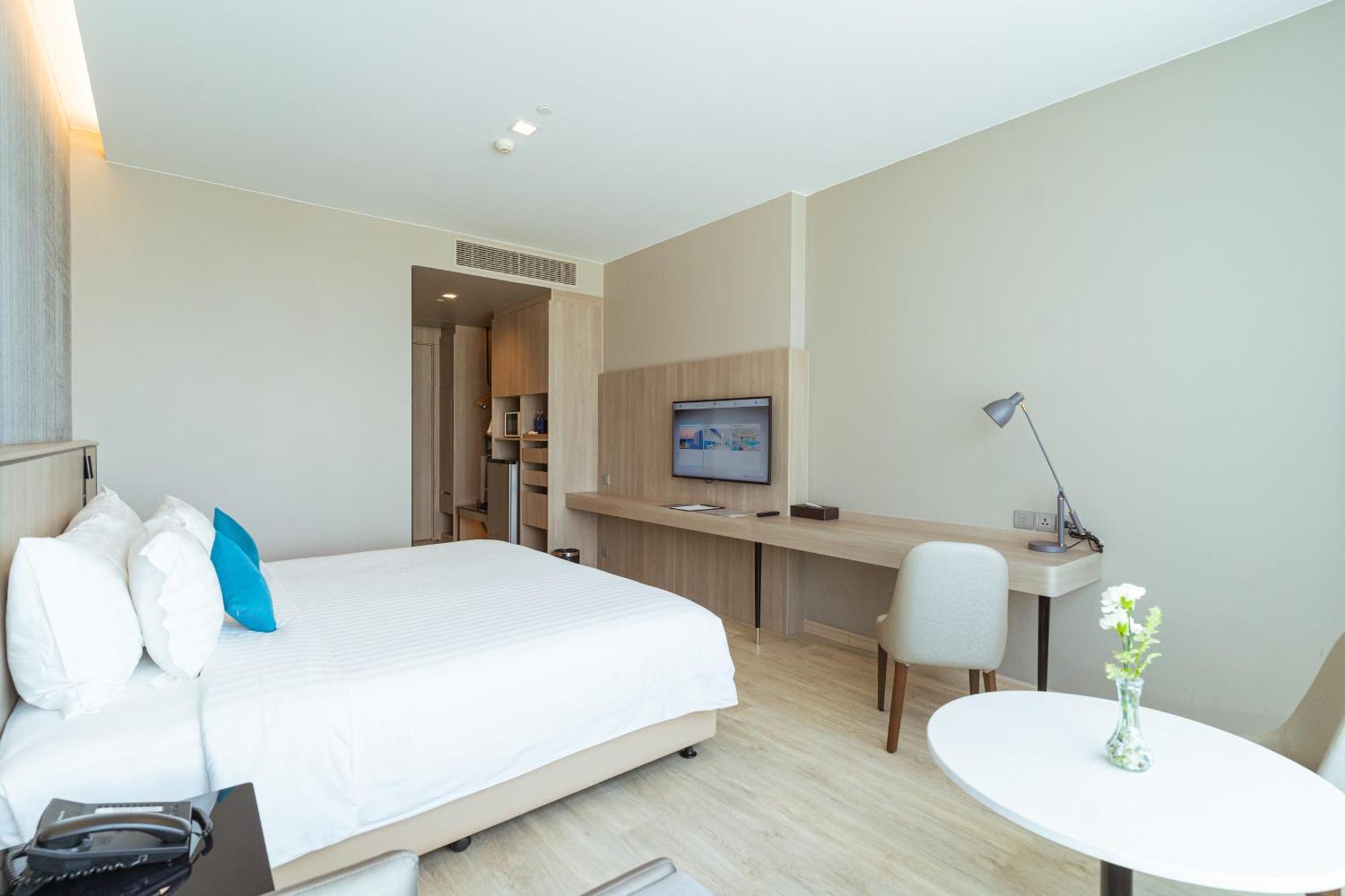 Deluxe King Room 2 Pax