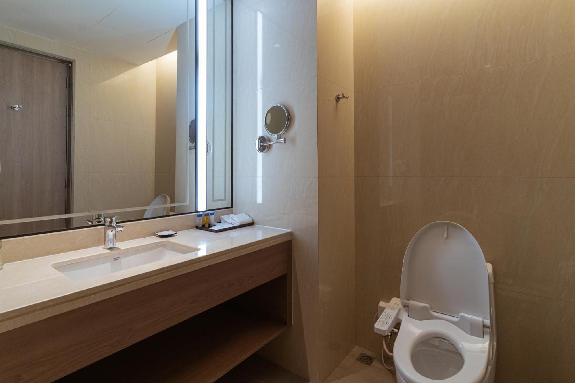 Deluxe King Room 2 Pax