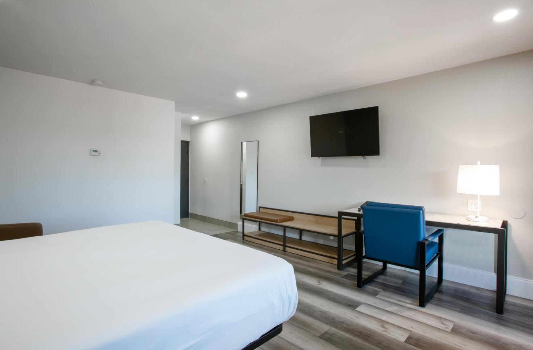King Room Courtyard View Non-Smoking