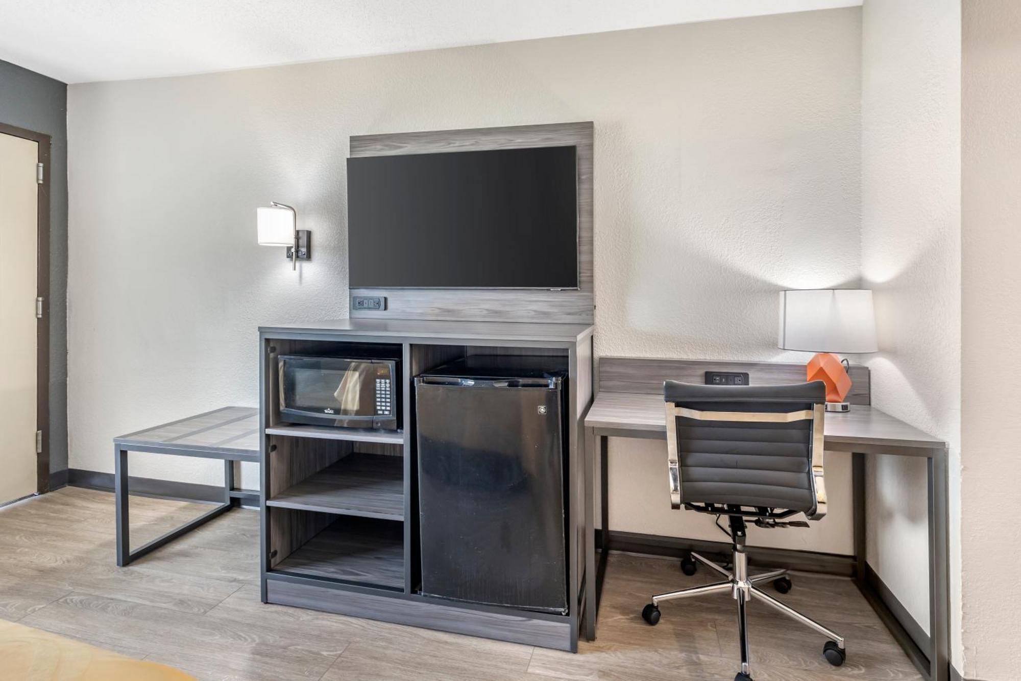 Economy Double Room Two Double Beds Non-Smoking