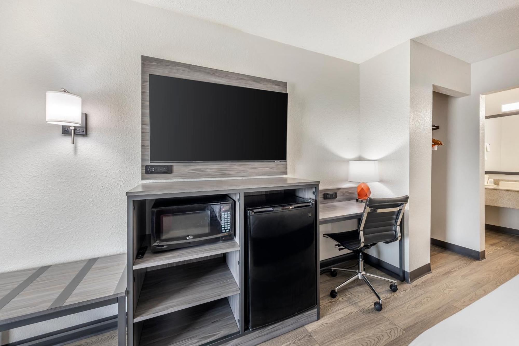 Economy Double Room Two Double Beds Non-Smoking